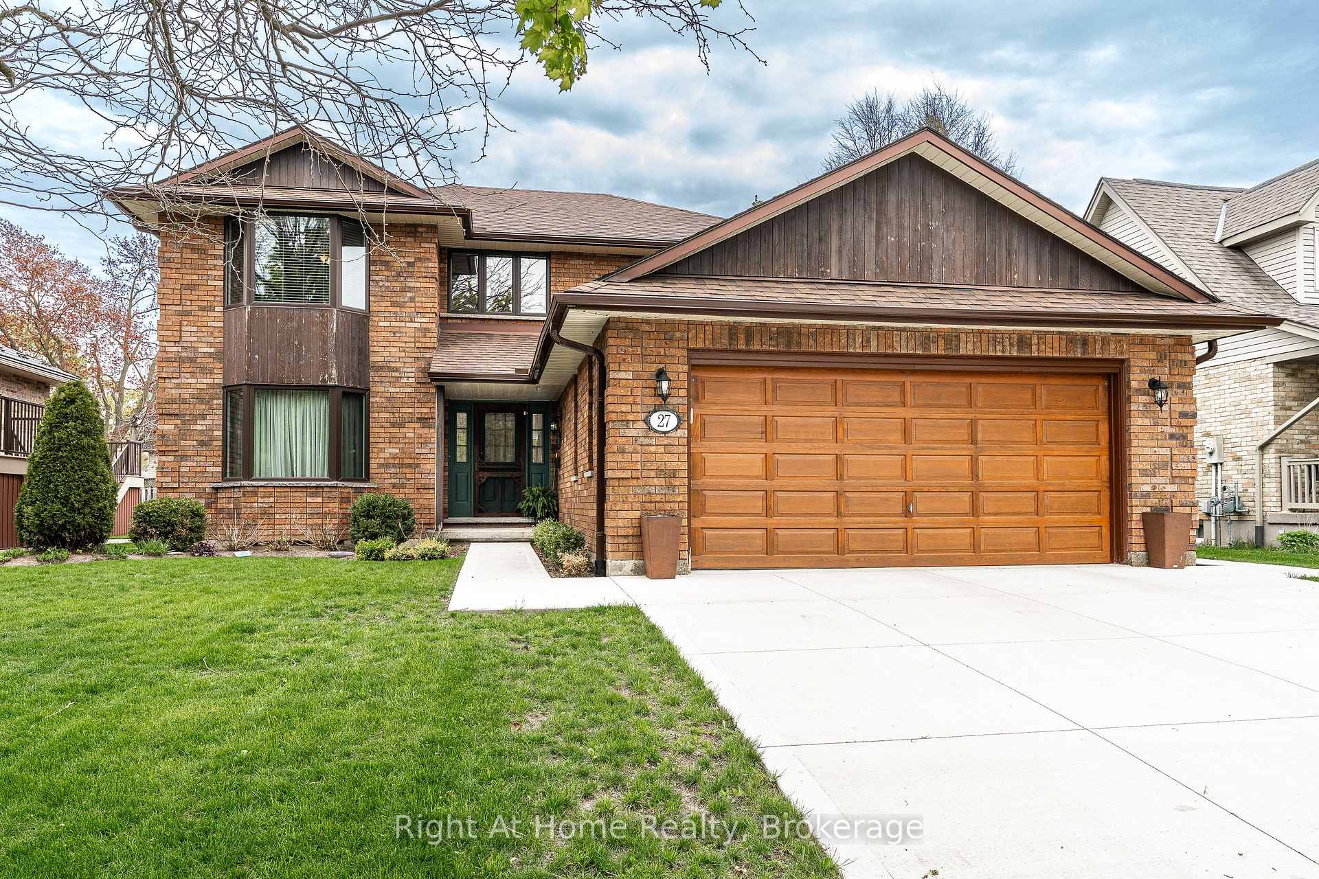 27 Kay Street, Stratford, On N5a 7r7