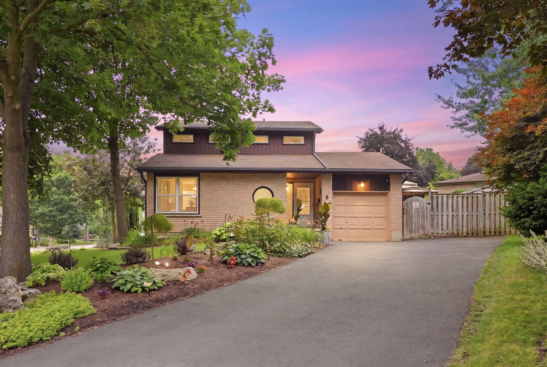 8 Pickwick Place, Guelph, On N1h 7v8