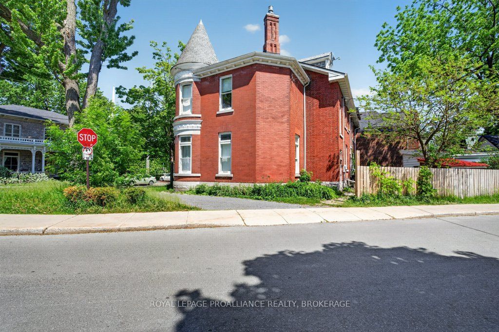 162 Earl Street, Kingston, On K7l 2h2