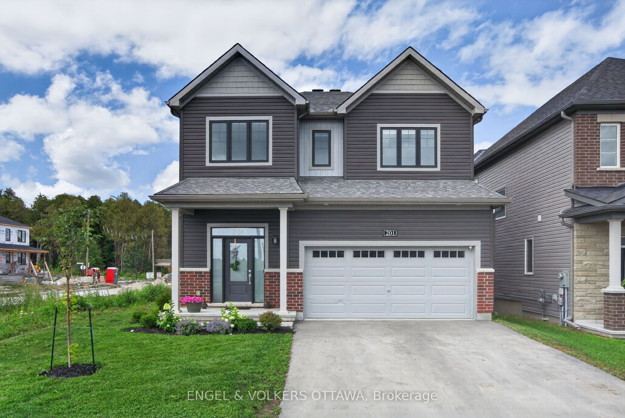 201 Elsie Macgill Walk, Kanata, On K2w 0l5