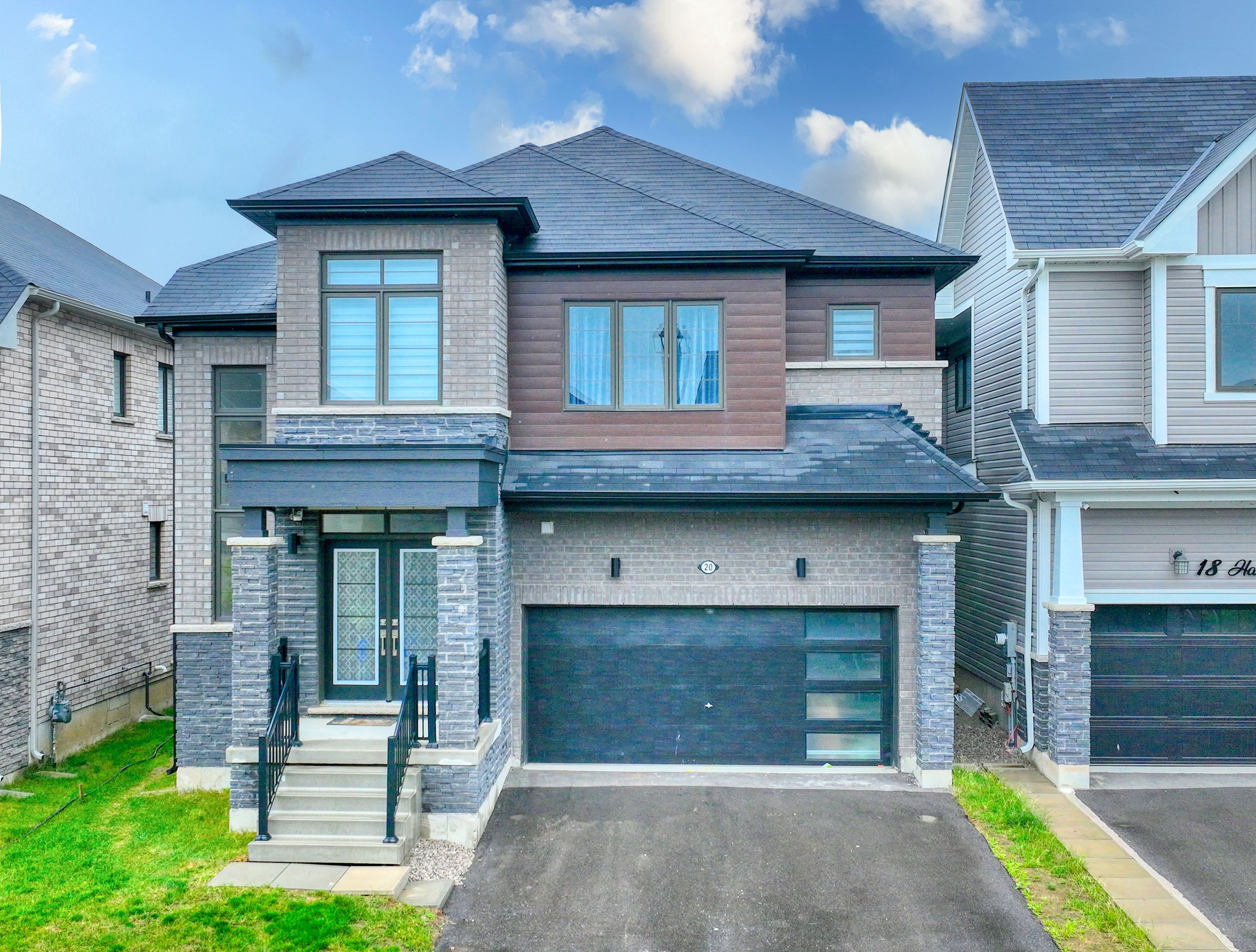 20 Hawick Crescent, Haldimand, On N3w 0g4