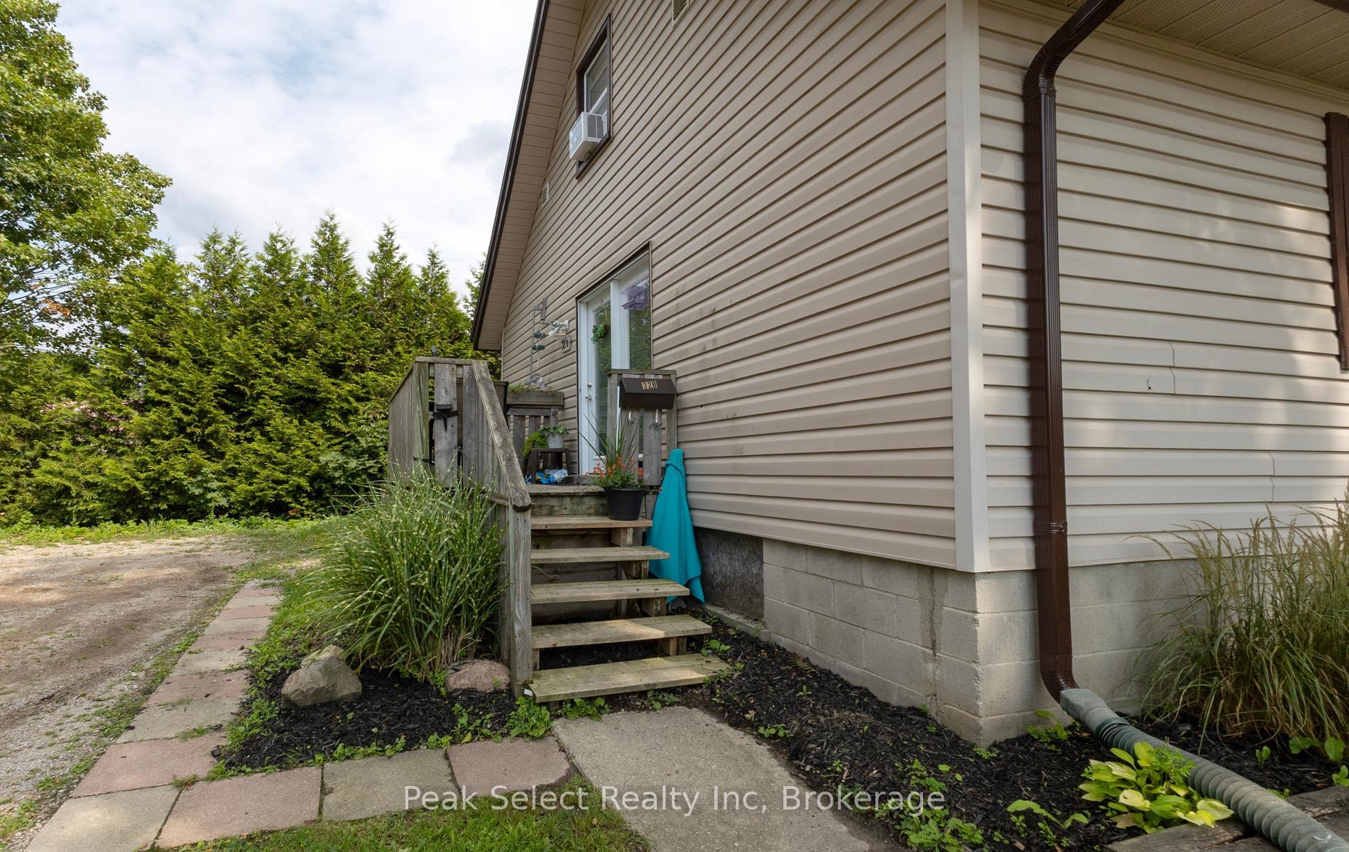 32 Victoria Street W, South Huron, On N0m 1s2