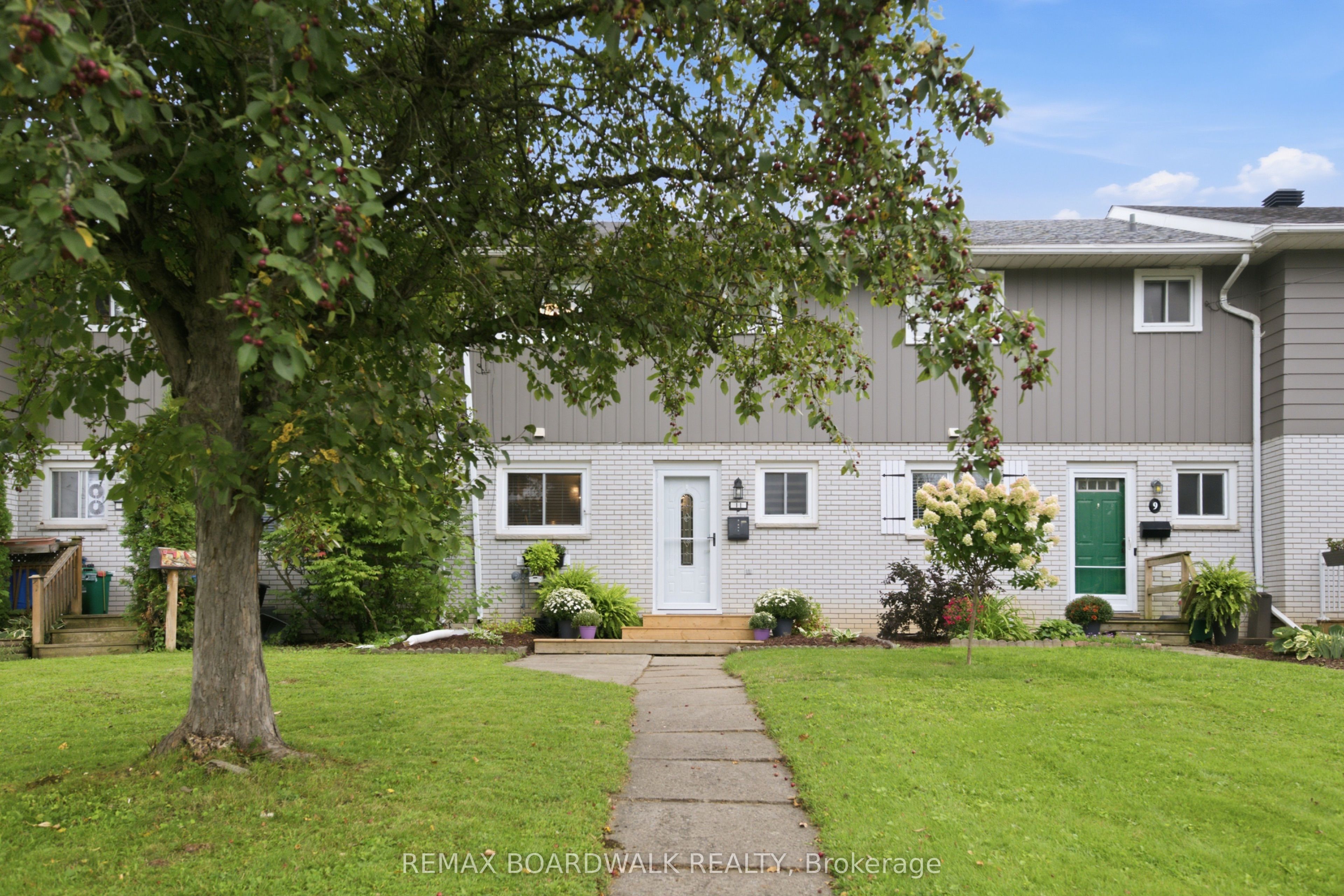 11 Maple Avenue, Brockville, On K6v 1y3