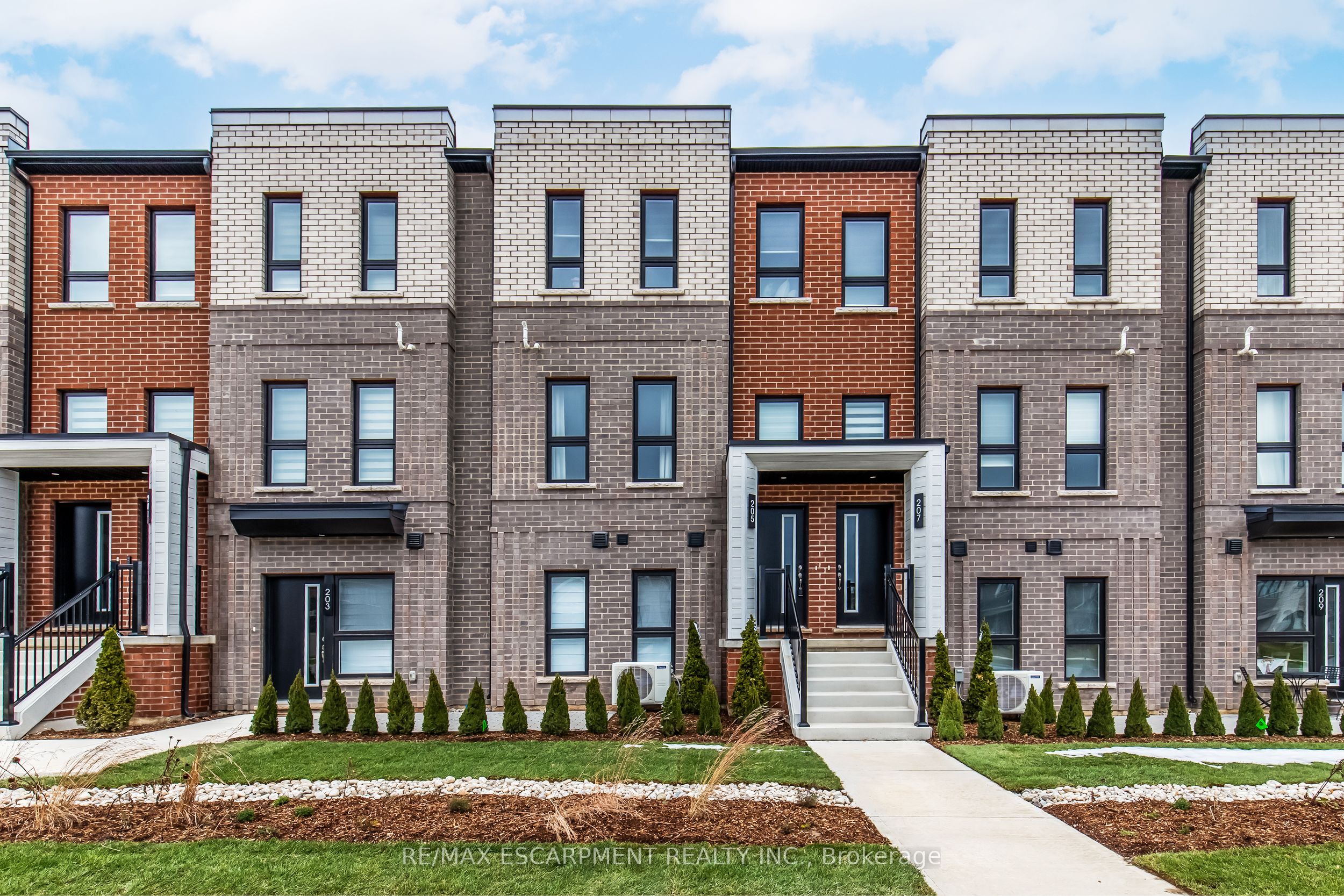 90 Skinner Road 2, Hamilton, On L8b 2a9