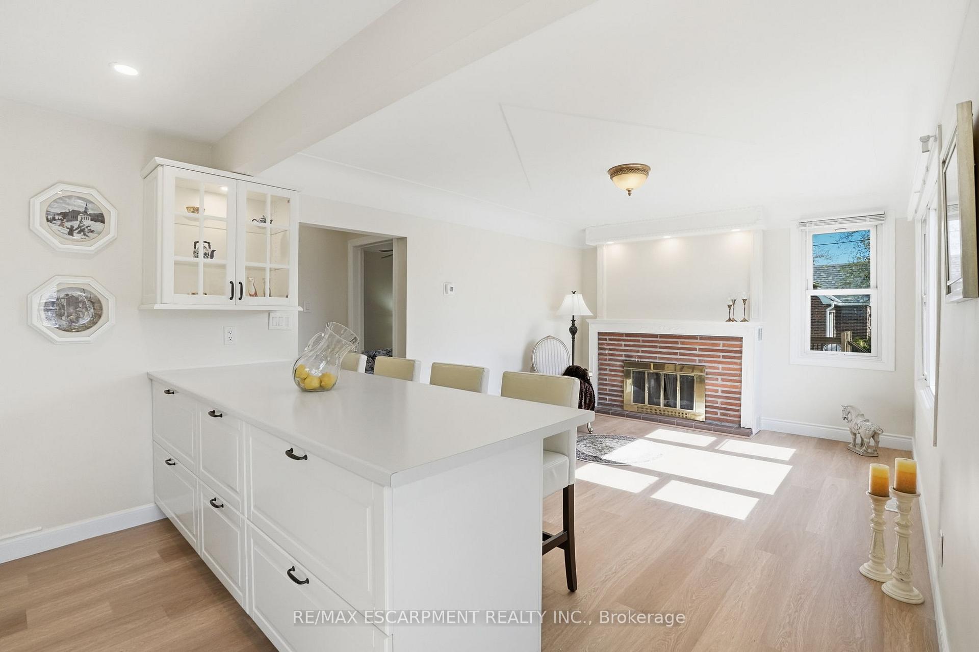 894 Garth Street, Hamilton, On L9g 4k9