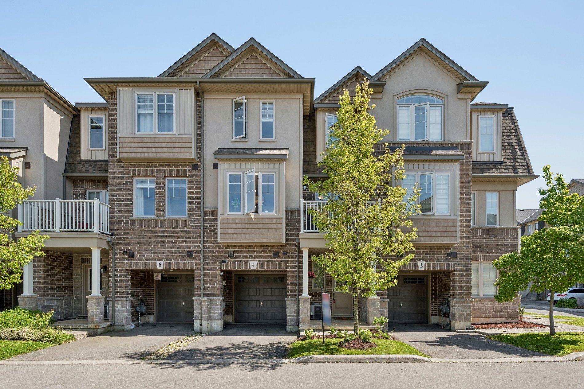 4 Groom Lane, Hamilton, On L9k 0k1