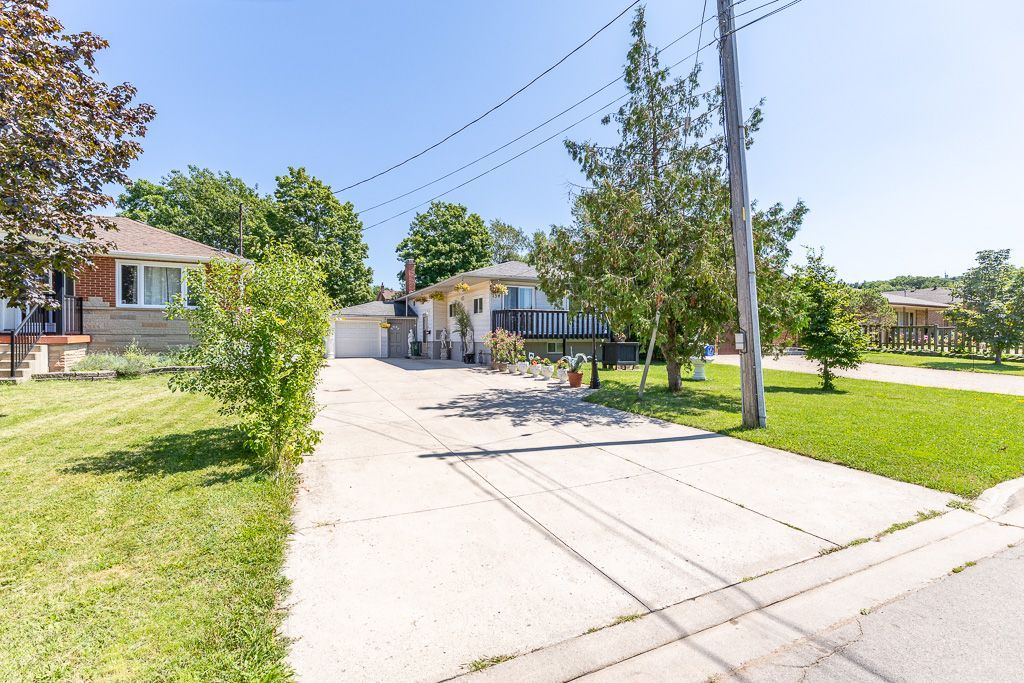 134 Homeside Avenue, Hamilton, On L8g 3h1