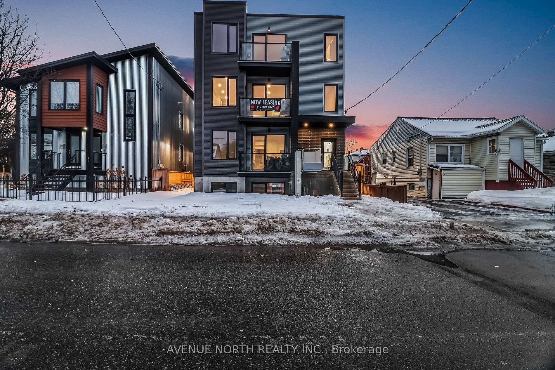 96 Jolliet Avenue 1, Vanier And Kingsview Park, On K1l 5h2