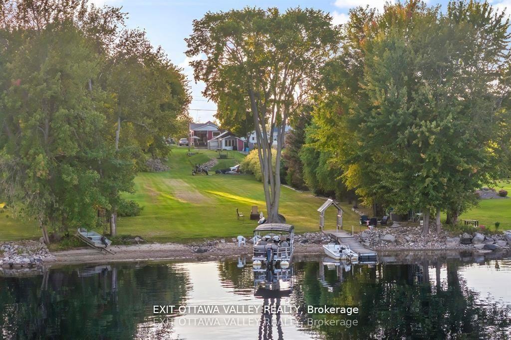 44 Lacroix Bay Road, Whitewater Region, On K0j 2l0