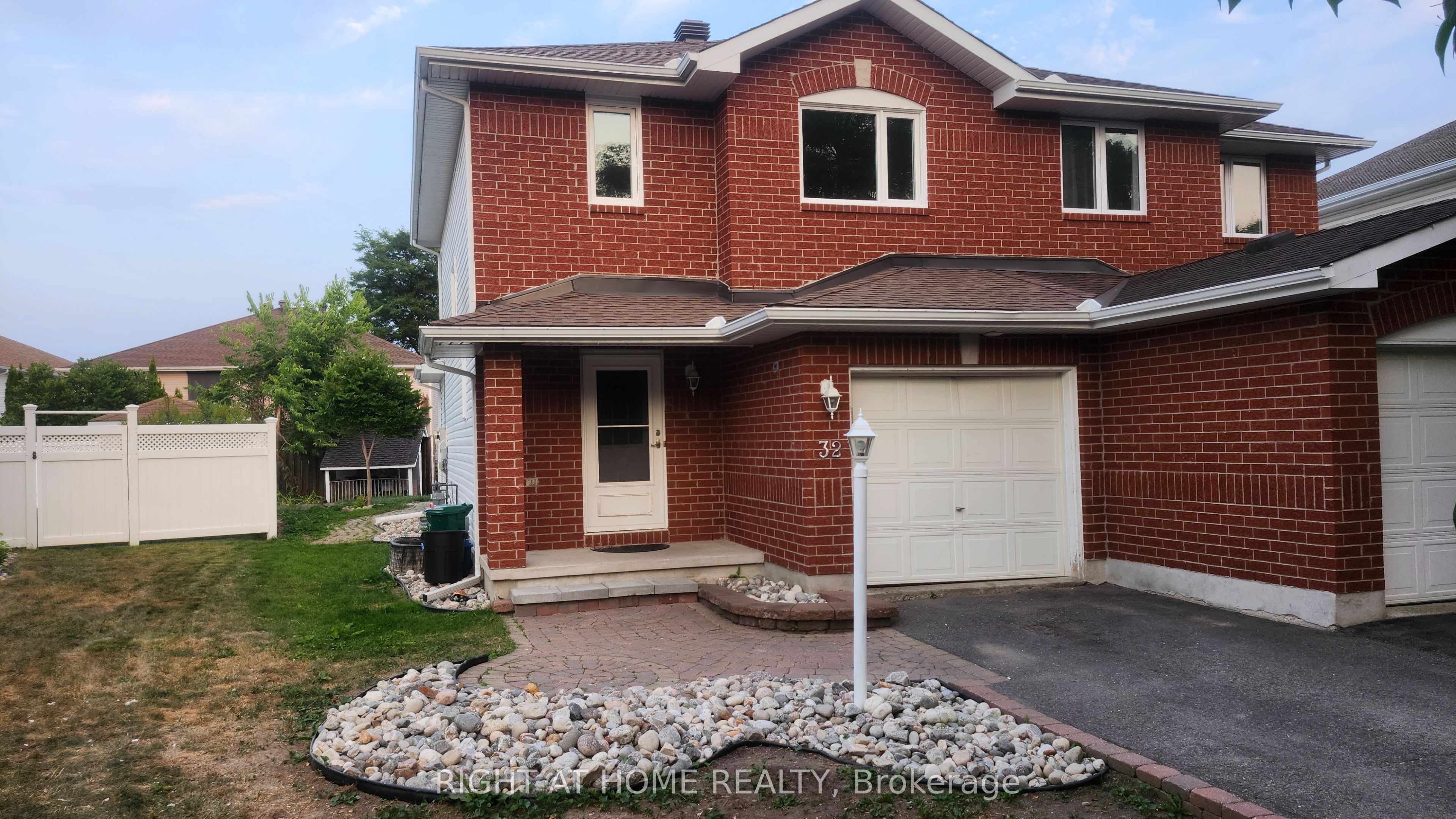 32 Saffron Court, Barrhaven, On K2j 4r7