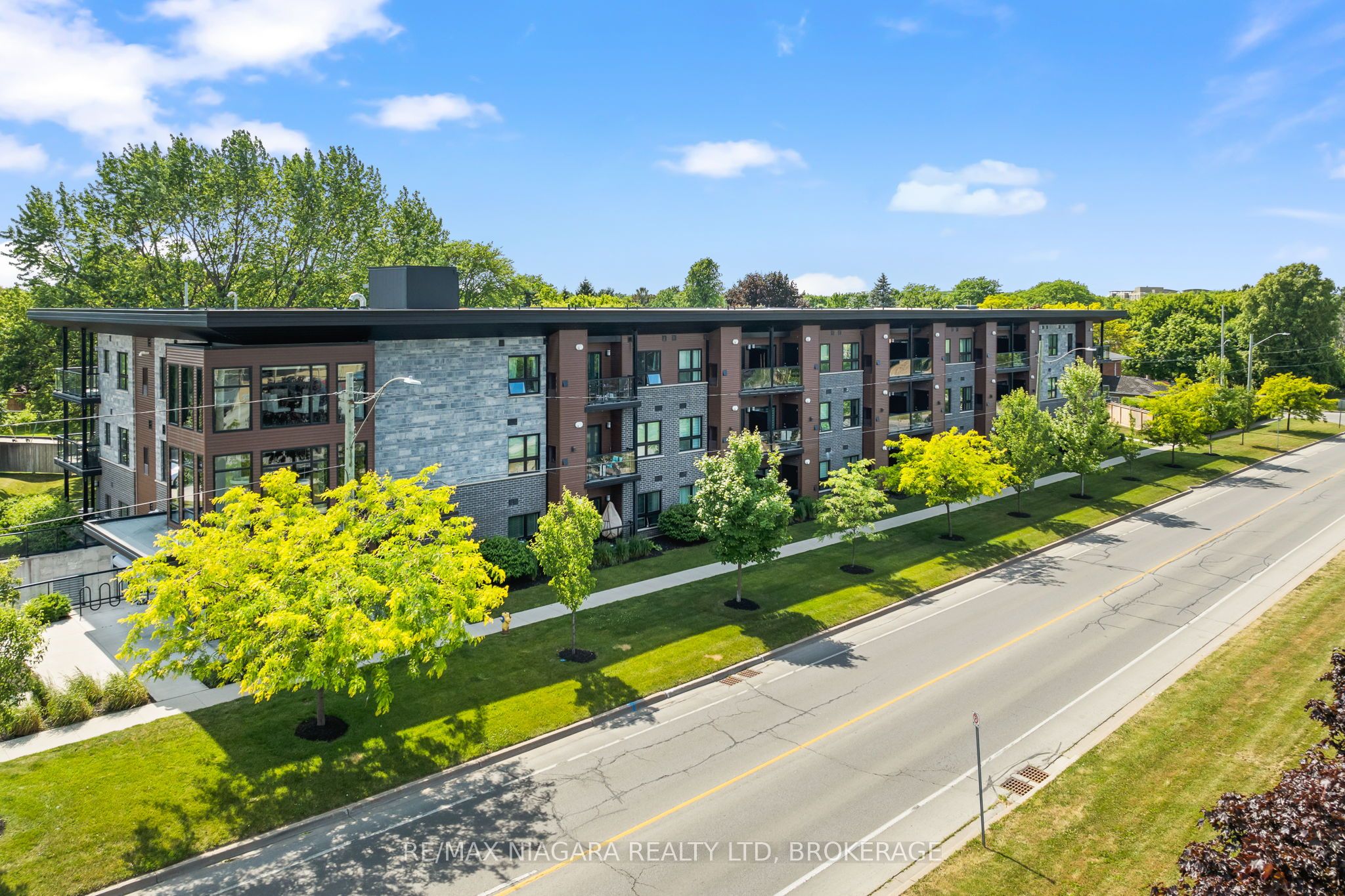 212 Lakeport Road 203, St. Catharines, On L2n 4r5