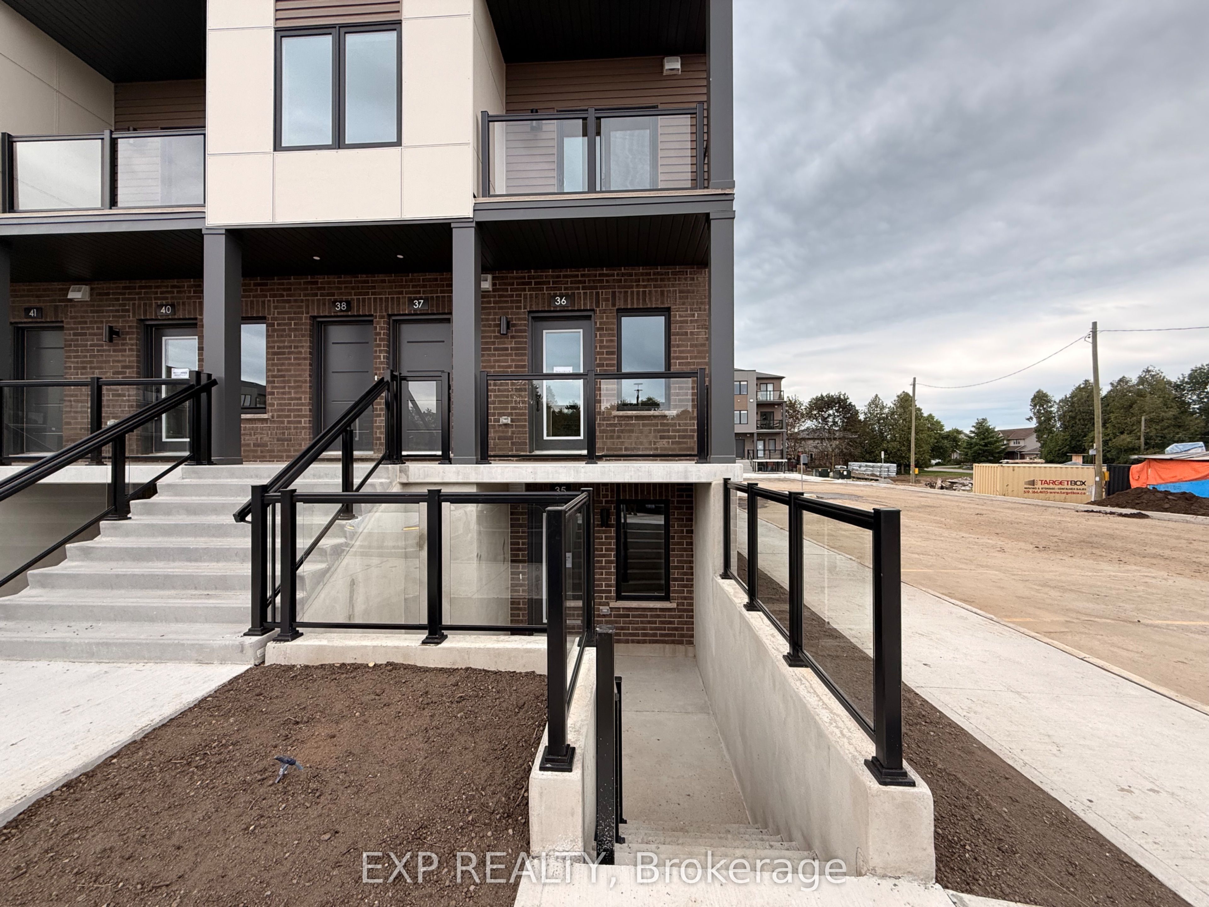 42 Lowes Rd. West Street 35, Guelph, On N1g 0h6