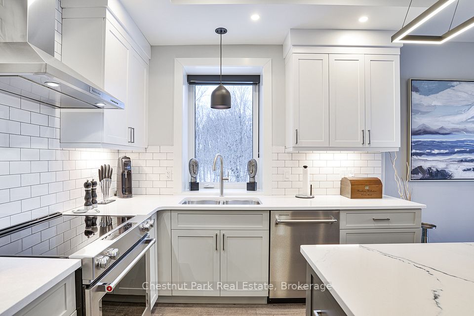 18 Campus Trail 302, Huntsville, On P1h 0k2