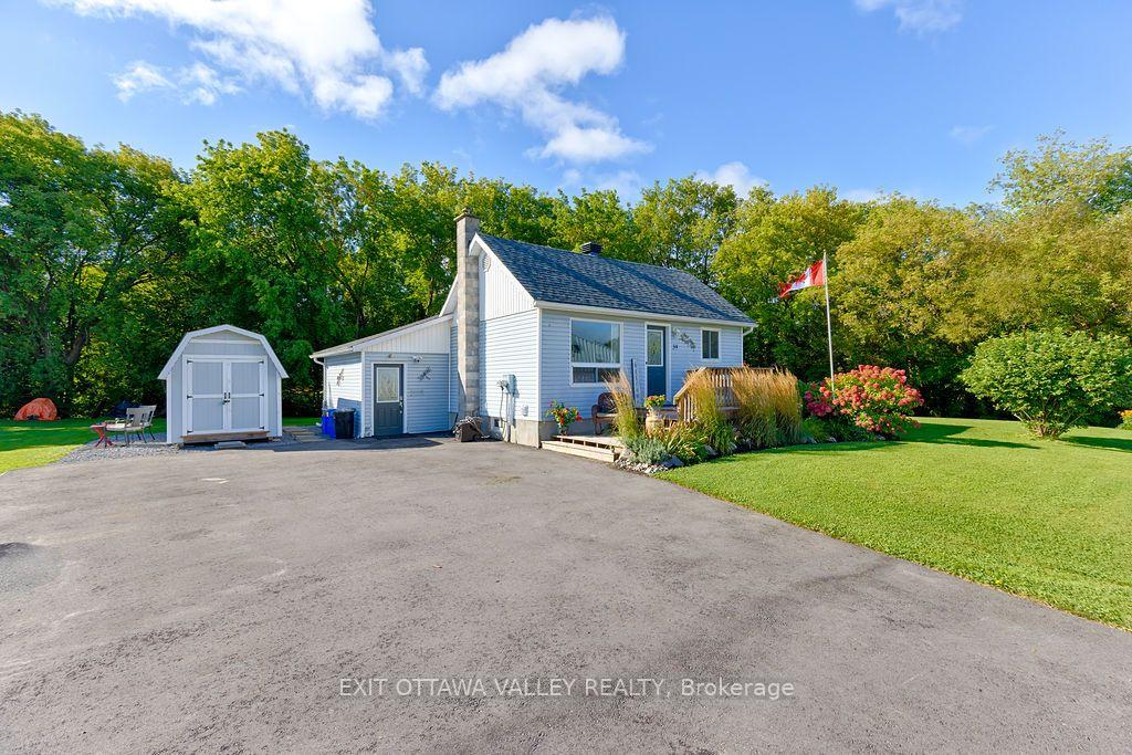 39 Creek Street, Whitewater Region, On K0j 2l0
