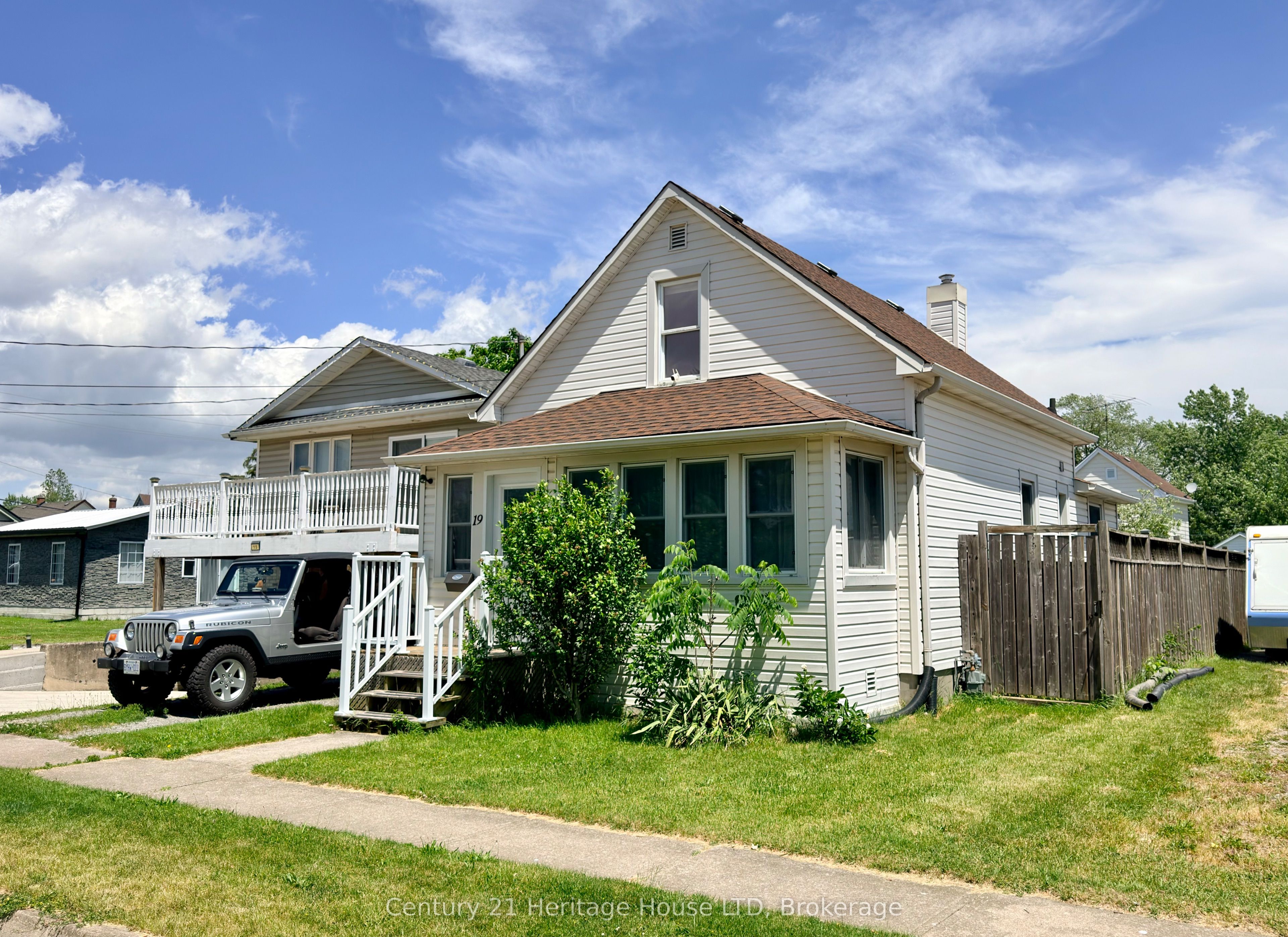 19 Santone Avenue, Welland, On L3c 2j5