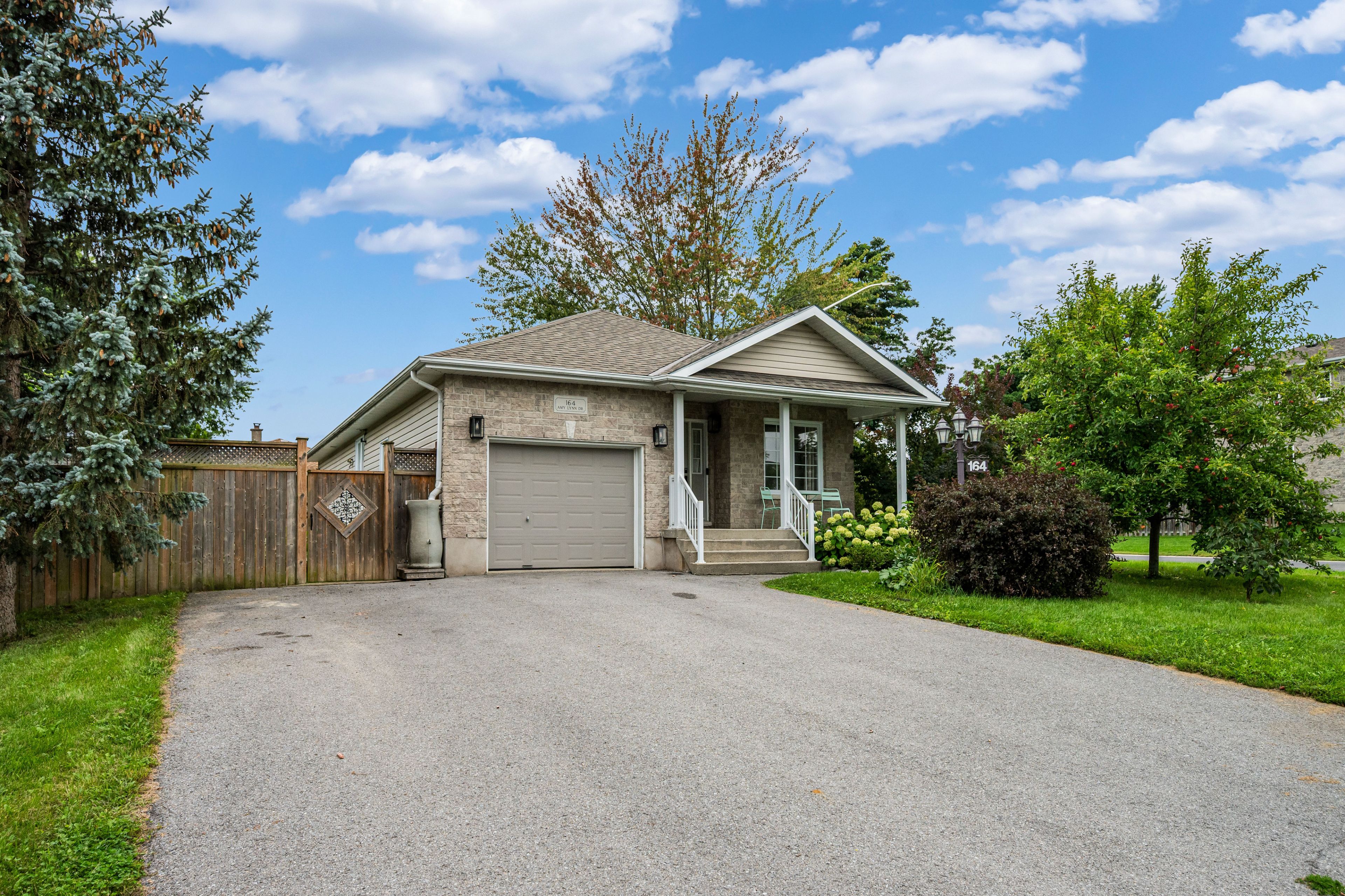 164 Amy Lynn Drive, Loyalist, On K7n 2a2