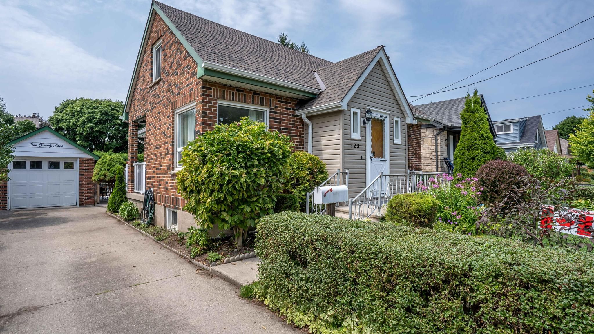 123 Elliott Street, London East, On N5y 2e8