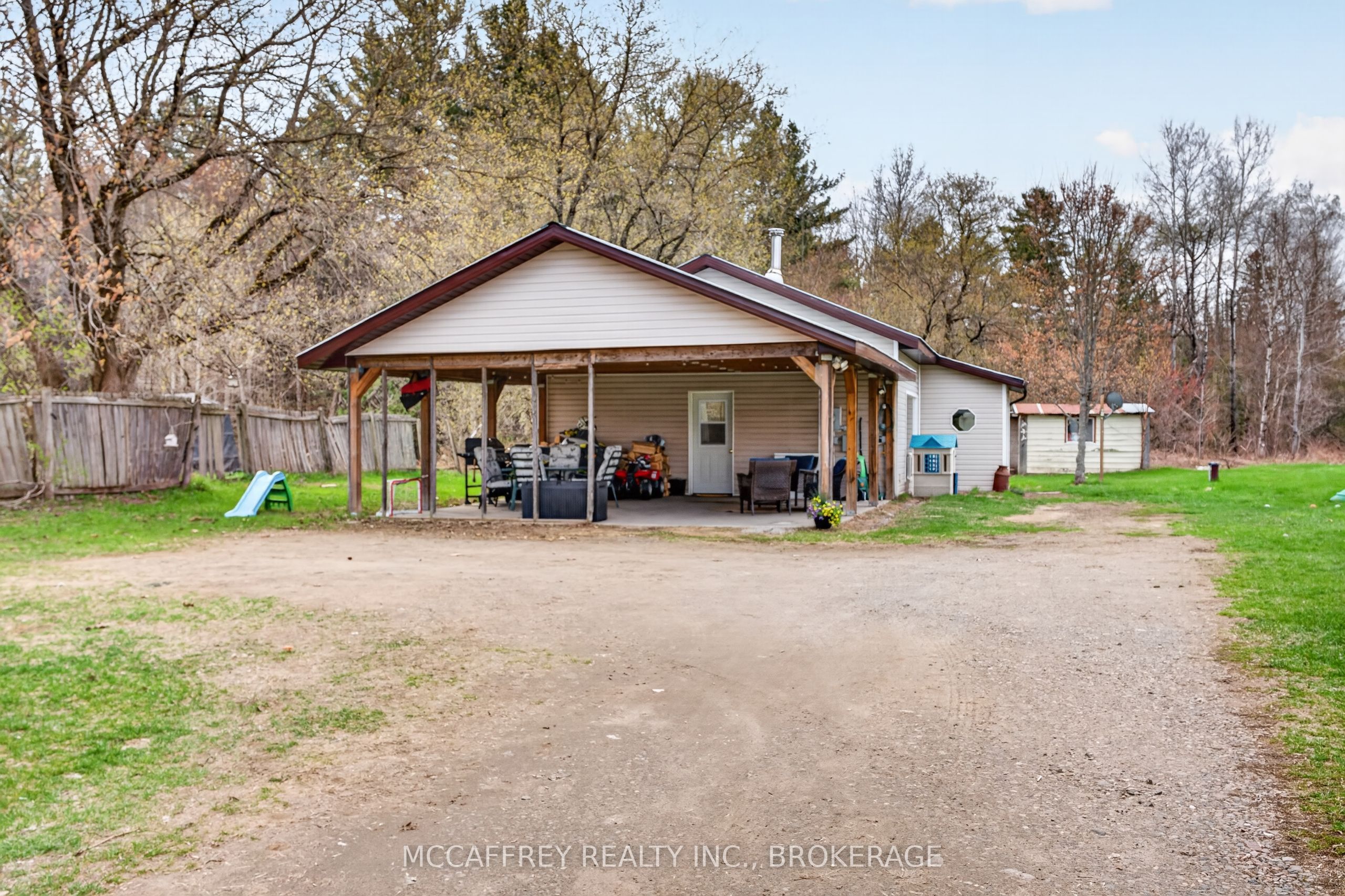 14 Glastonbury Road, Addington Highlands, On K0h 2g0