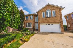 90 Fairington Crescent, Hamilton, On L8e 3n4