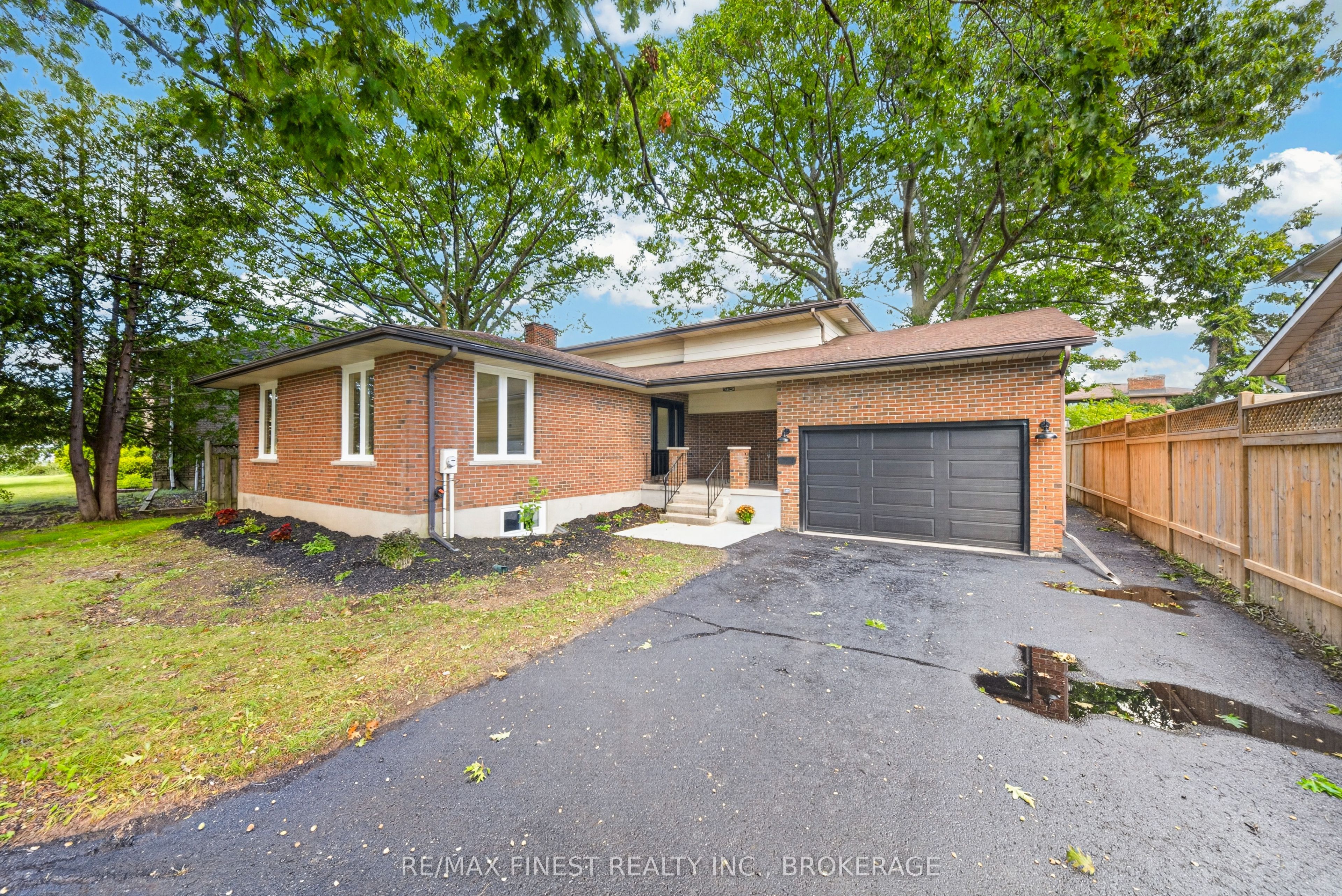 530 Roosevelt Drive, Kingston, On K7m 4b1