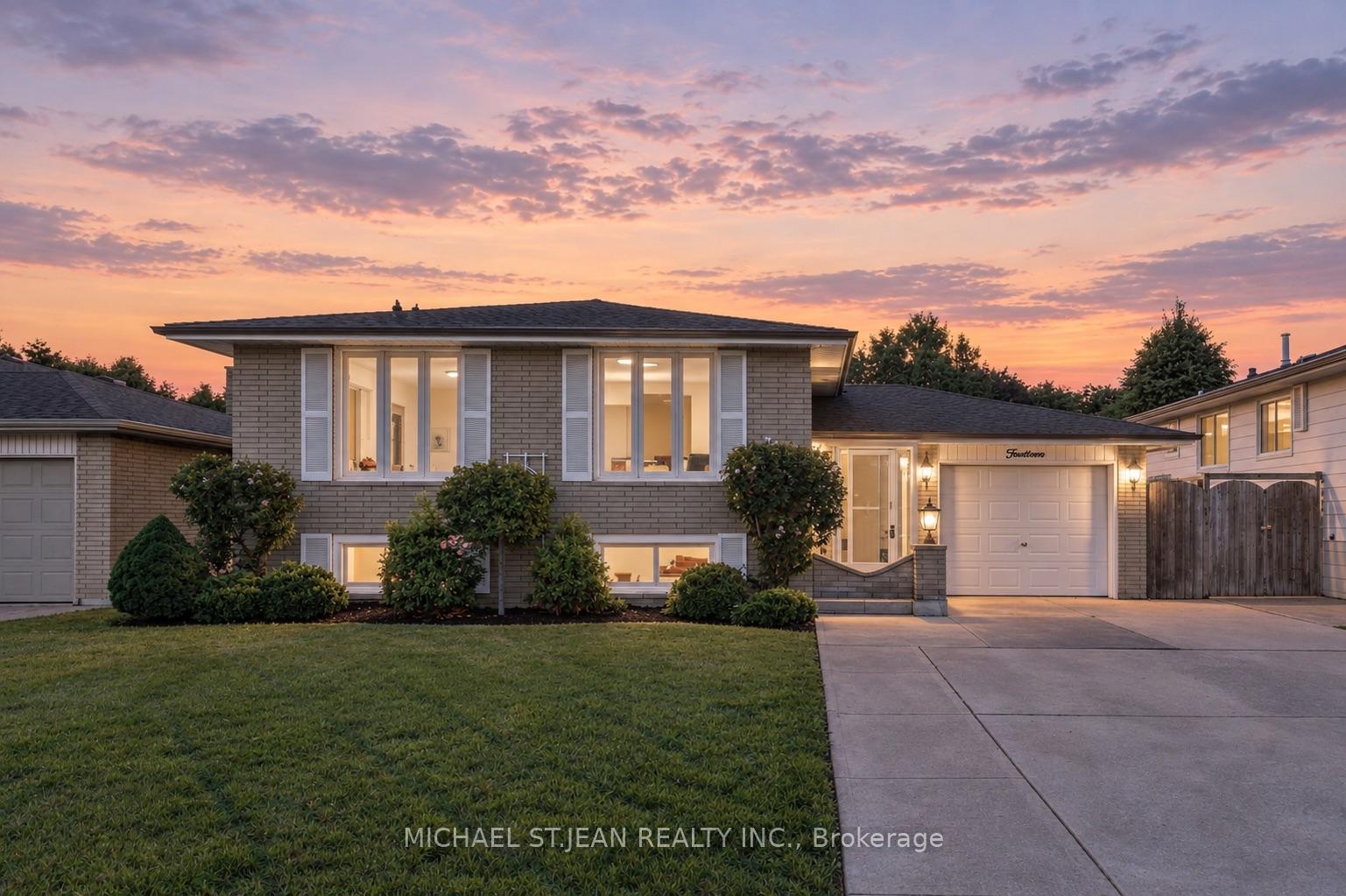 14 Green Forest Drive, Hamilton, On L8g 3a7