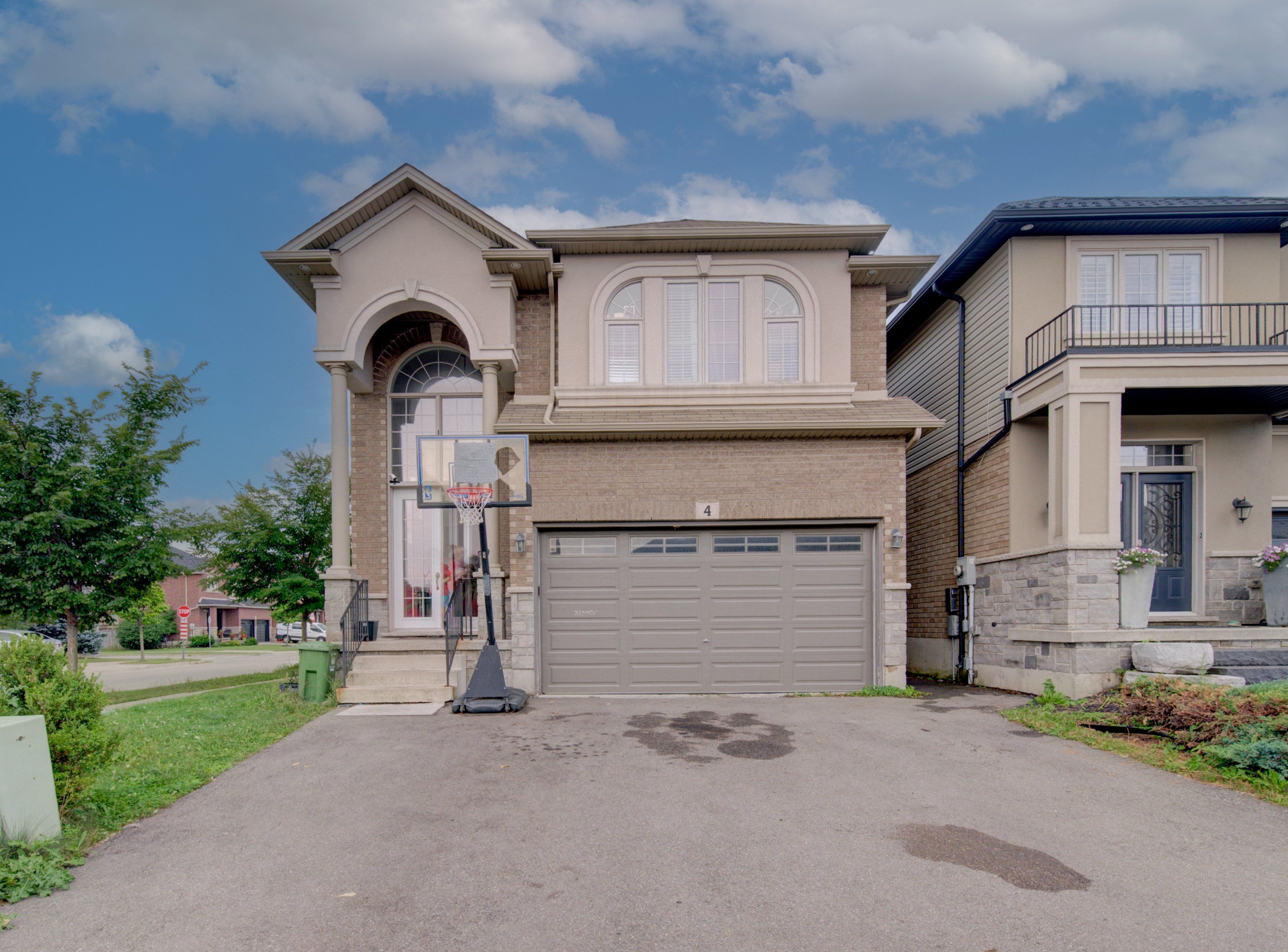 4 Chartwell Circle S, Hamilton, On L9a 0b6
