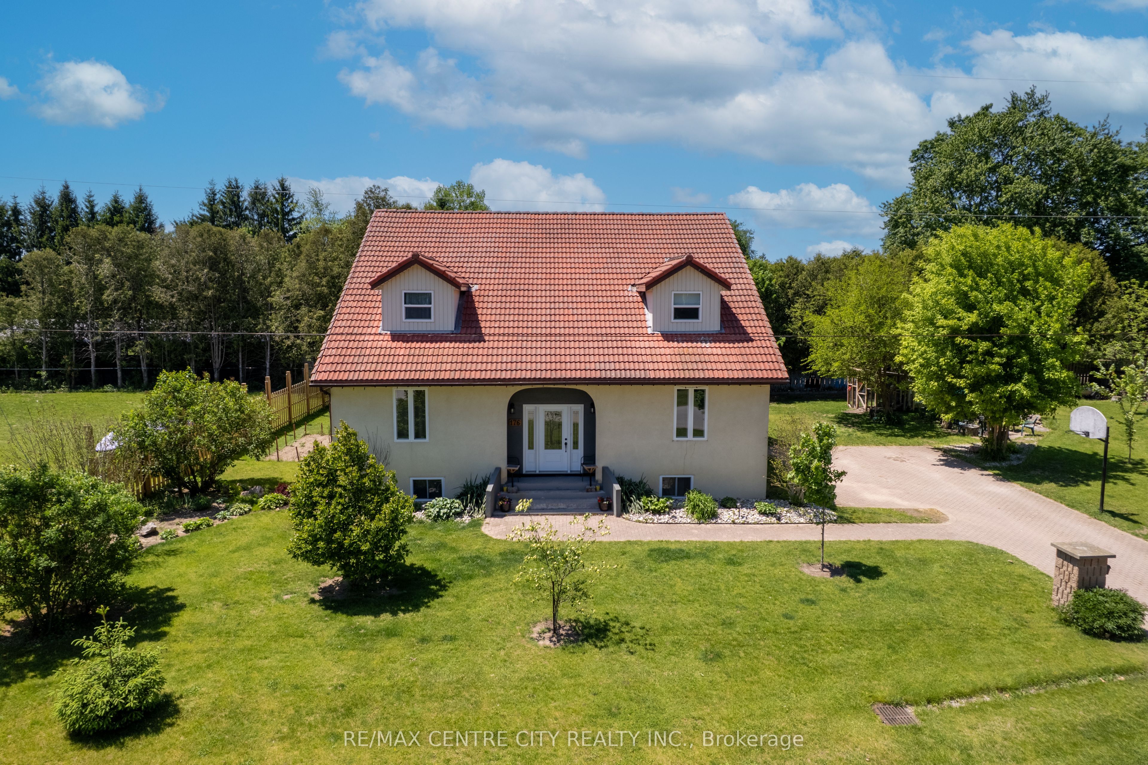 176 Eastman Avenue, Strathroy-Caradoc, On N7g 3k1
