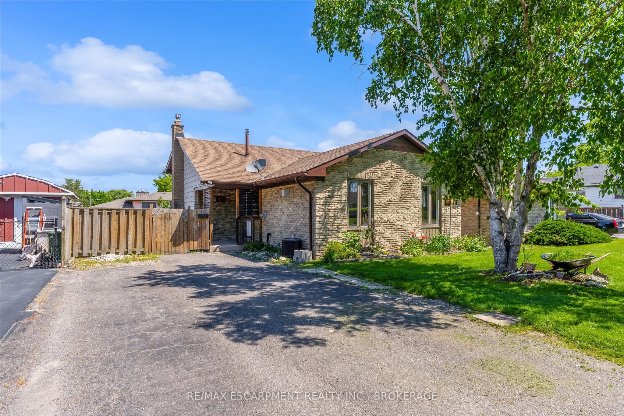 49 Grove Avenue, St. Catharines, On L2p 1c9