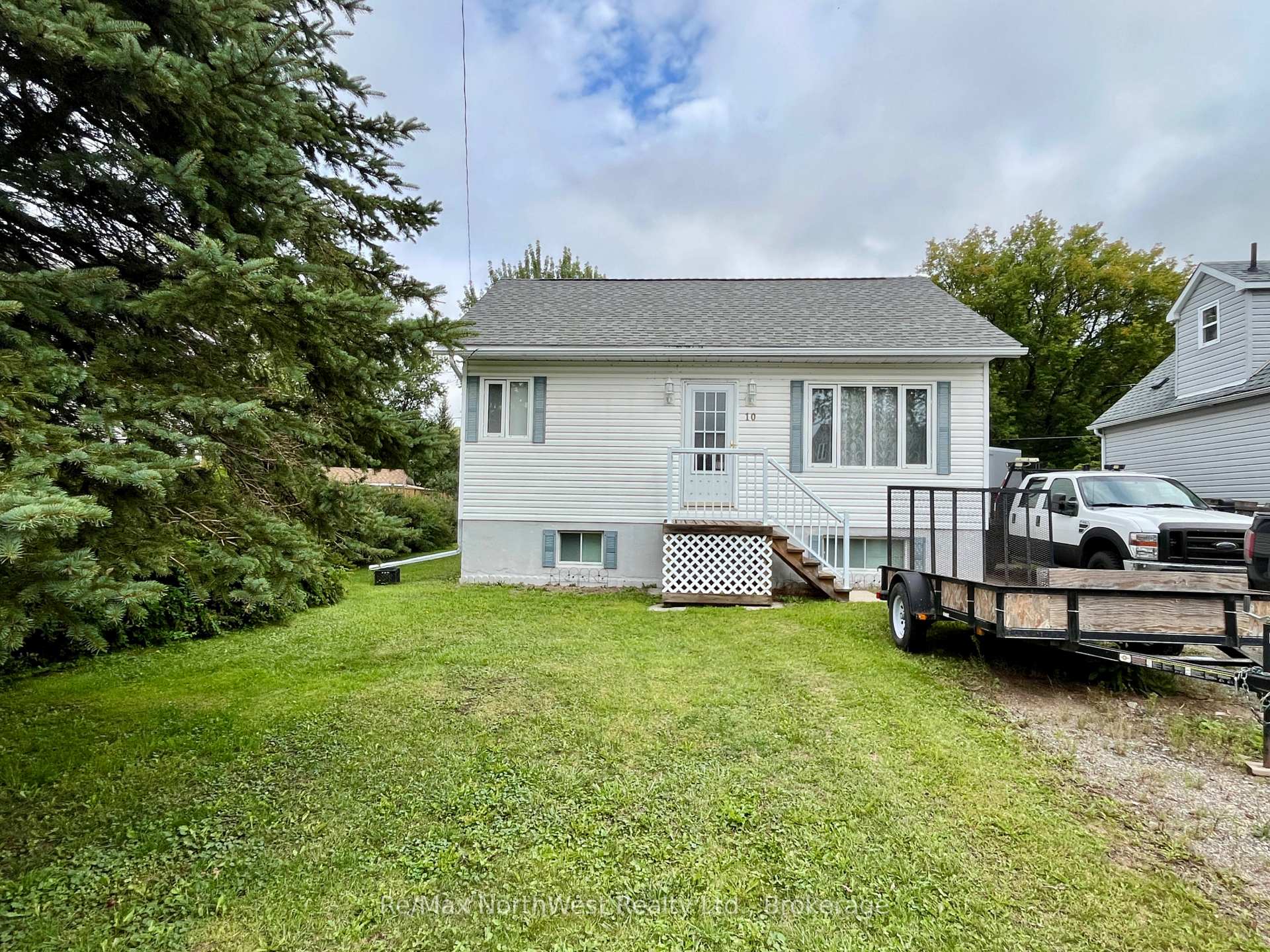 10 Spruce Road, Atikokan, On P0t 1c0