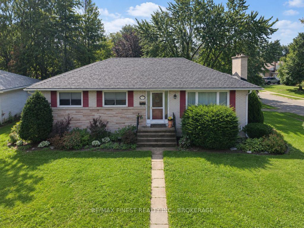 58 Princeton Place, Loyalist, On K7n 1e6