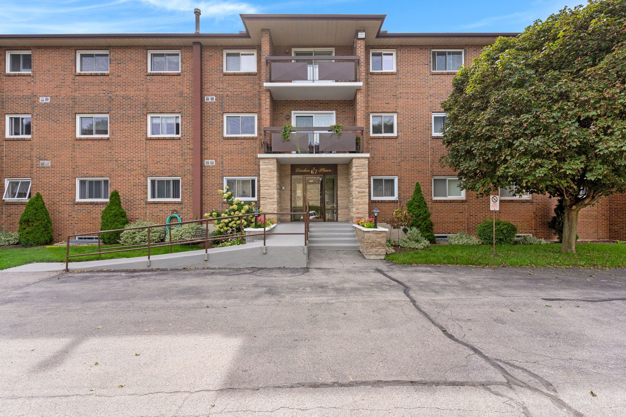 67 Breckenridge Drive 206, Kitchener, On N2b 3r8