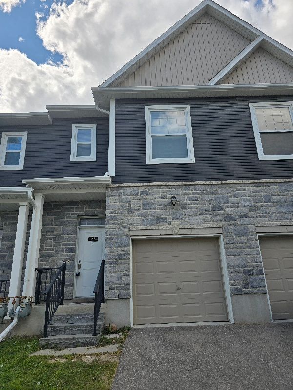 439 Athlone Avenue 2a, Woodstock, On N4s 7v8