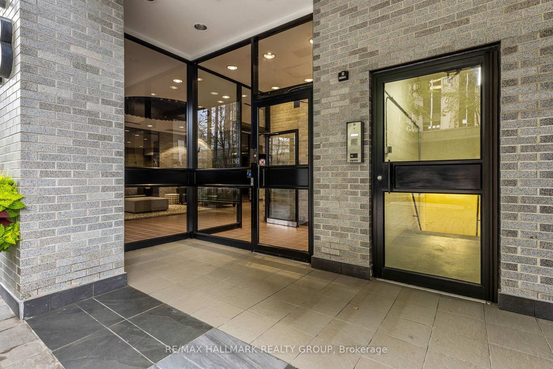 18 Nepean Street 701, Ottawa Centre, On K2p 2l2