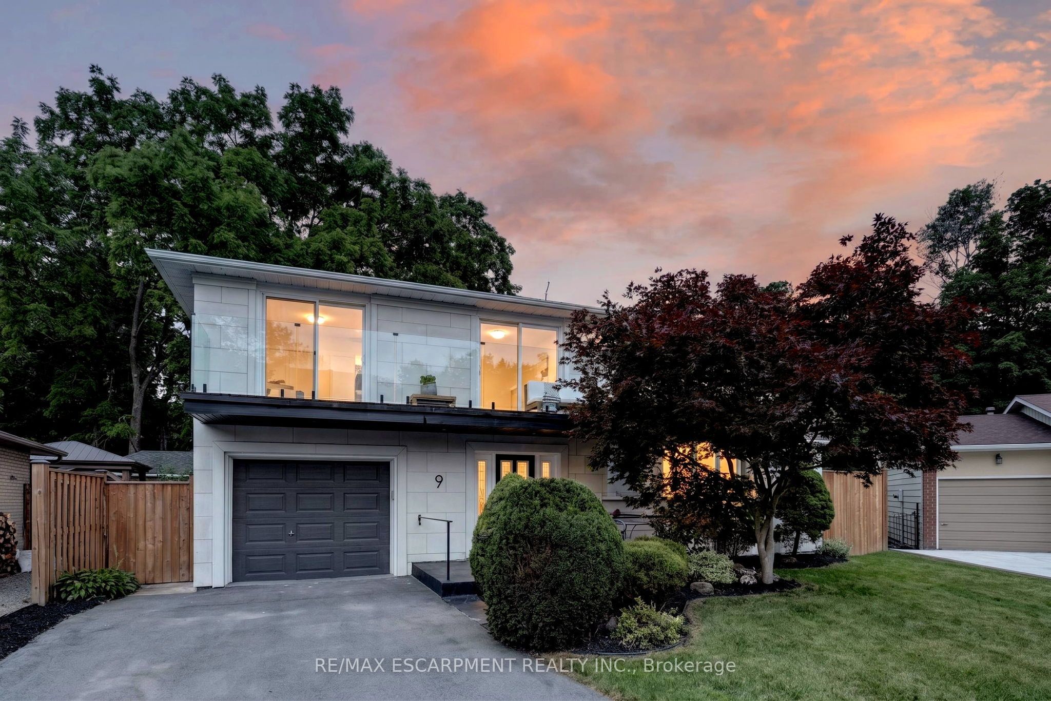 9 Leslie Drive, Hamilton, On L8g 2p6