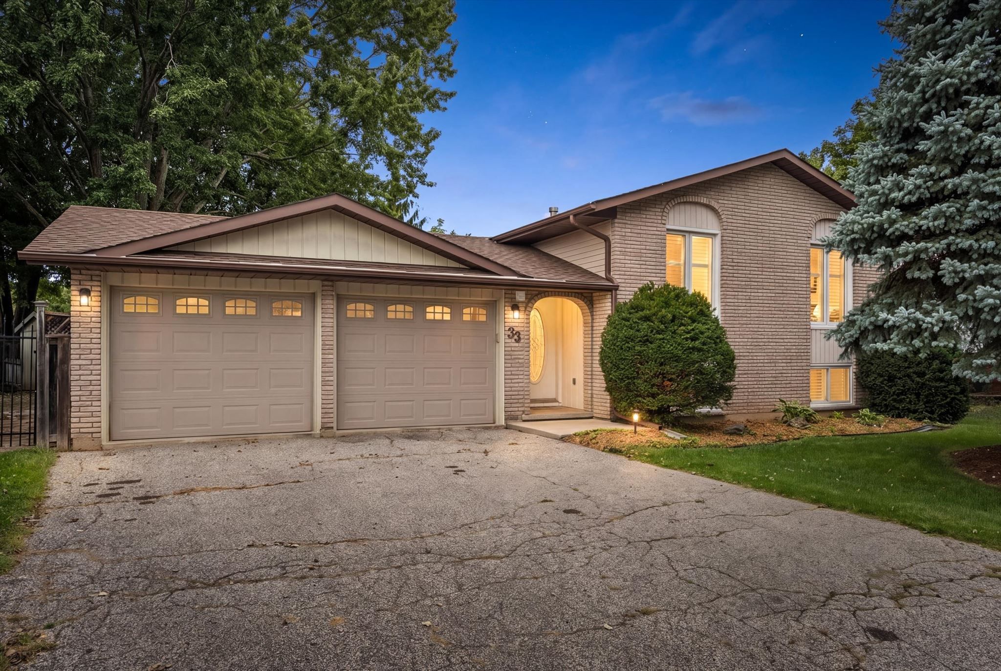 33 Maccoll Place, Haldimand, On N3w 1k4