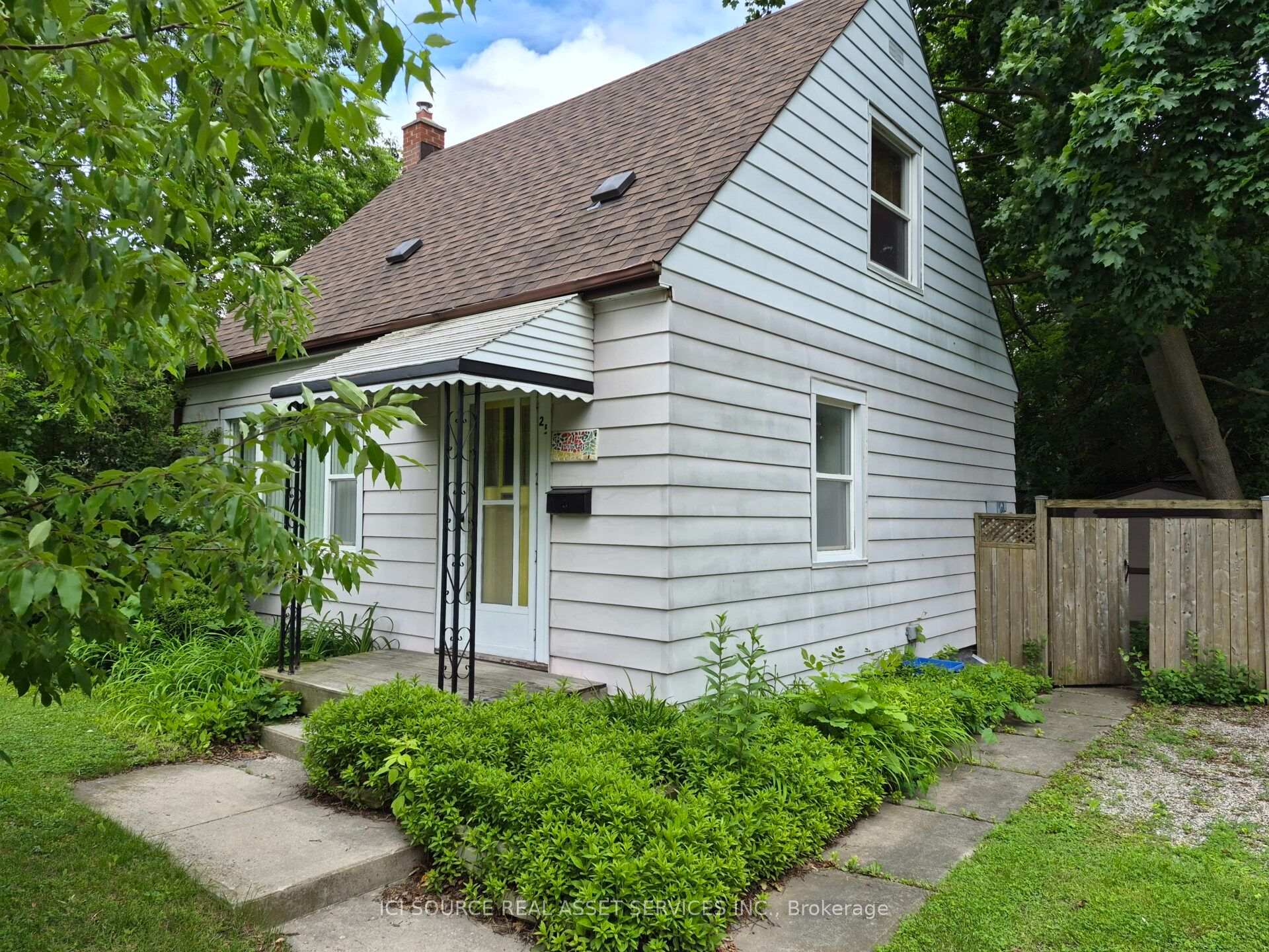 25 Watling Street, London East, On N5y 3n4