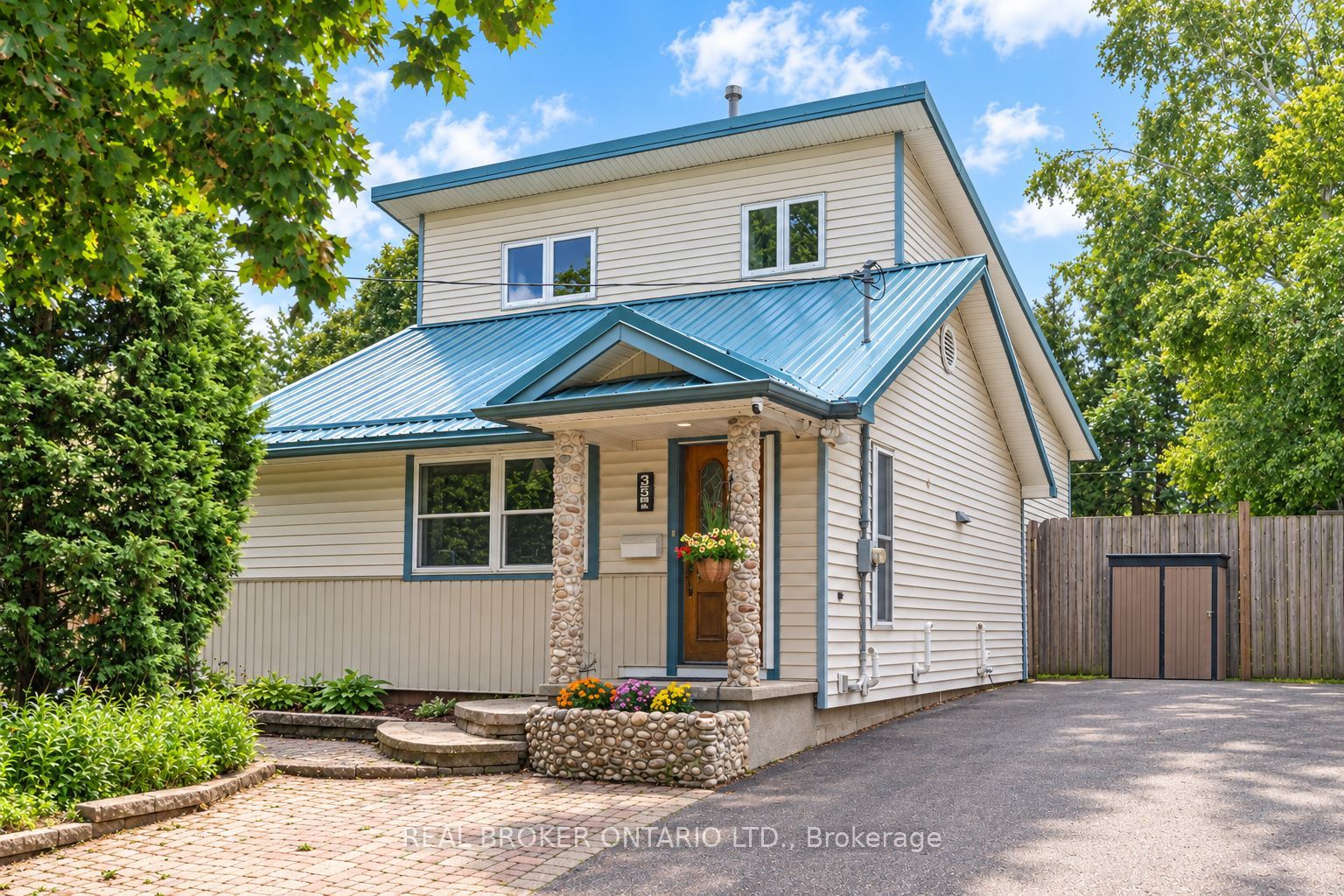 35 Perth Road, Kitchener, On N2m 3g6