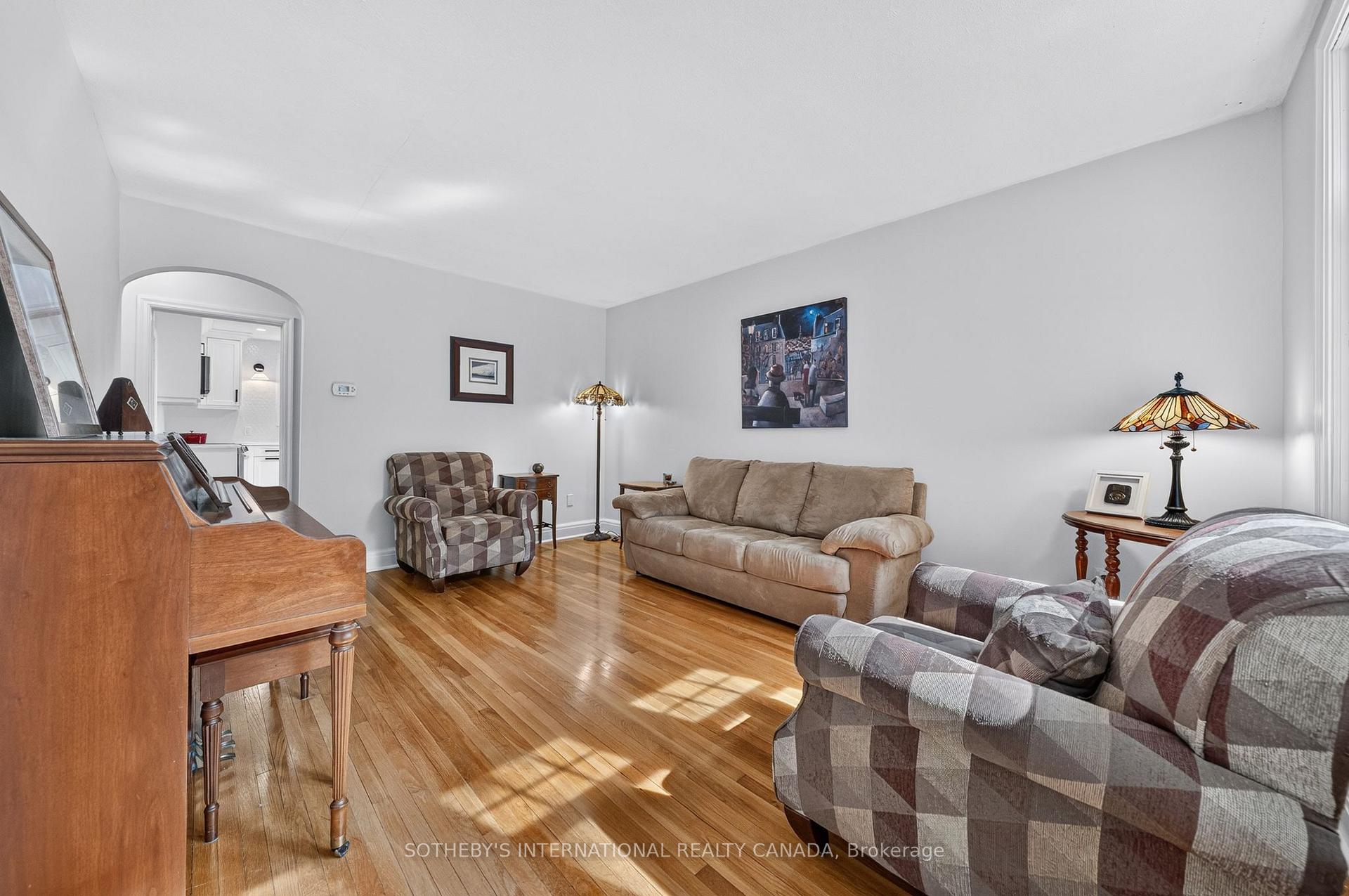 38 Roslin Avenue S, Waterloo, On N2l 2p8