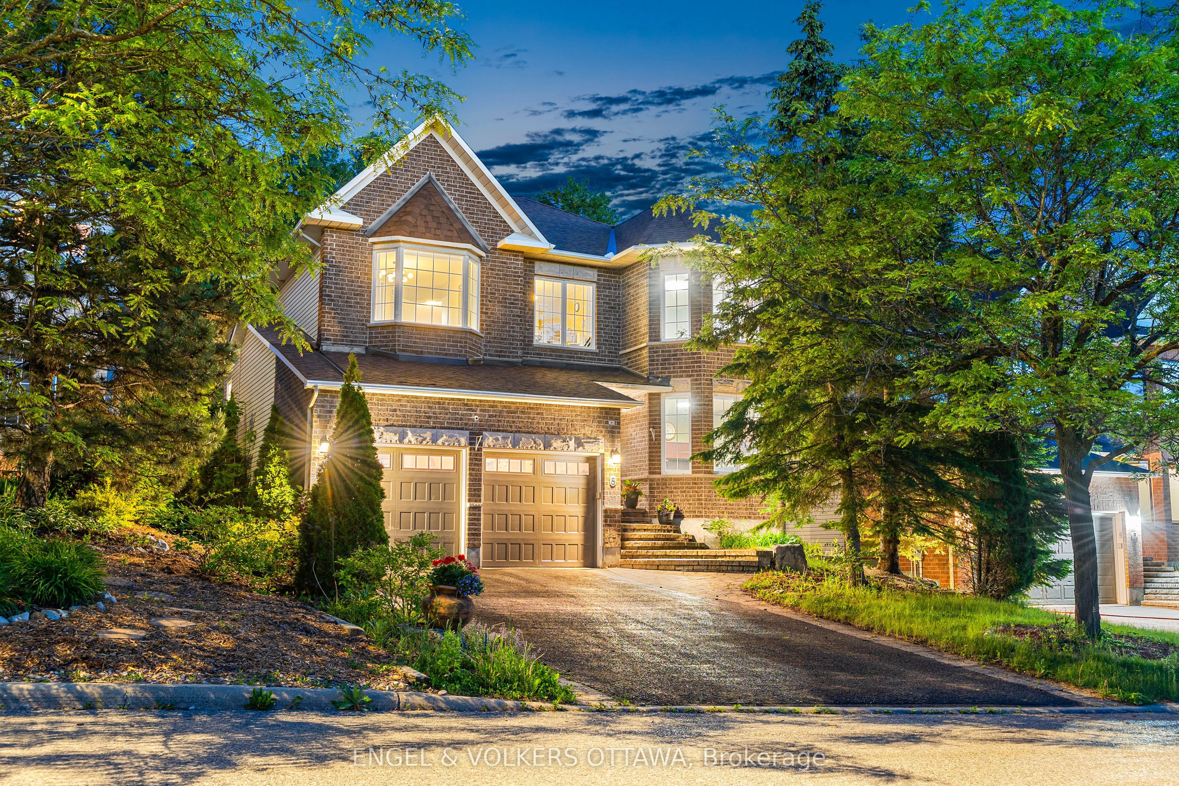 8 Glenrill Place, Kanata, On K2m 2t6