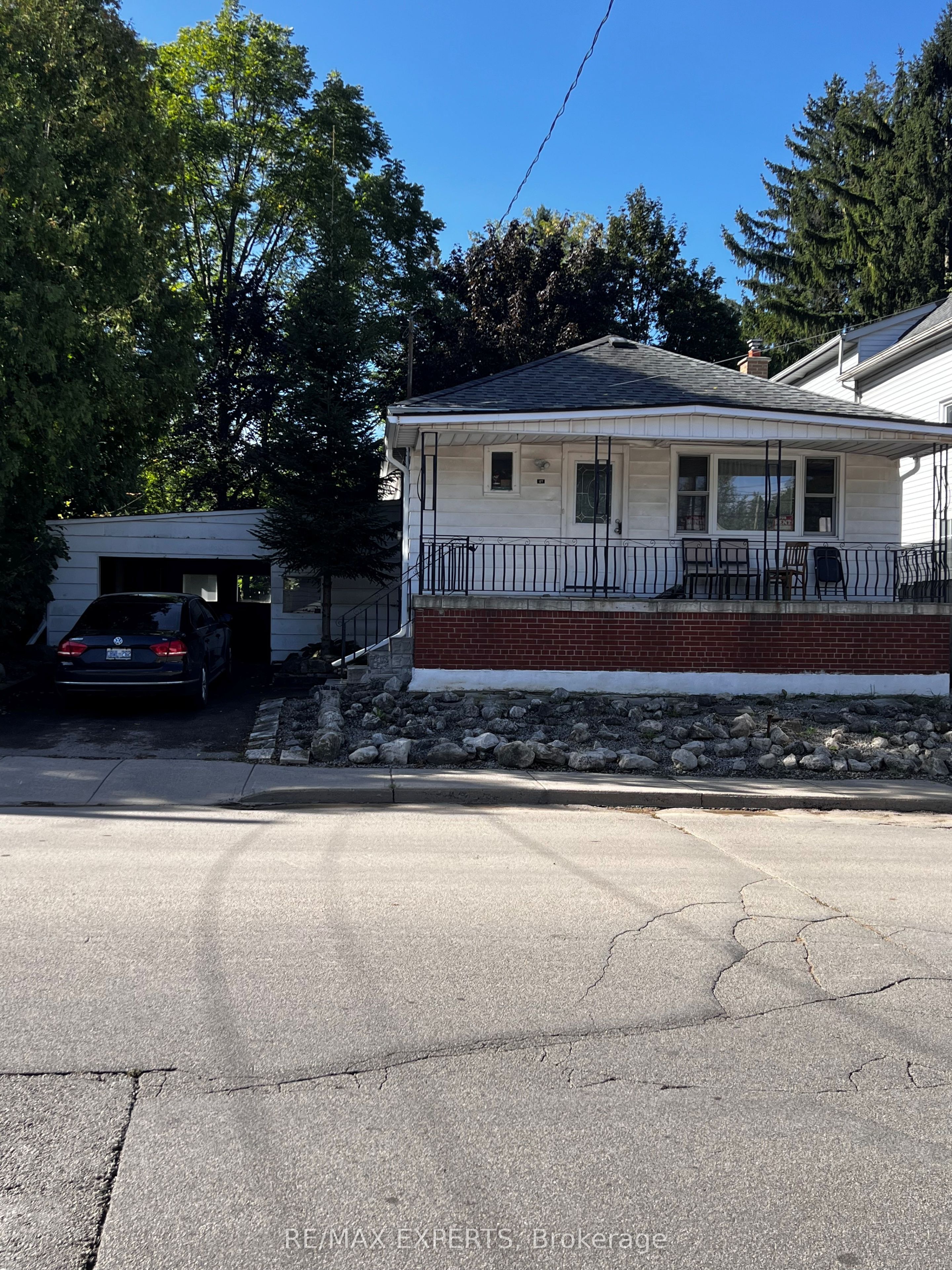 127 Whitney Avenue, Hamilton, On L8s 2g6