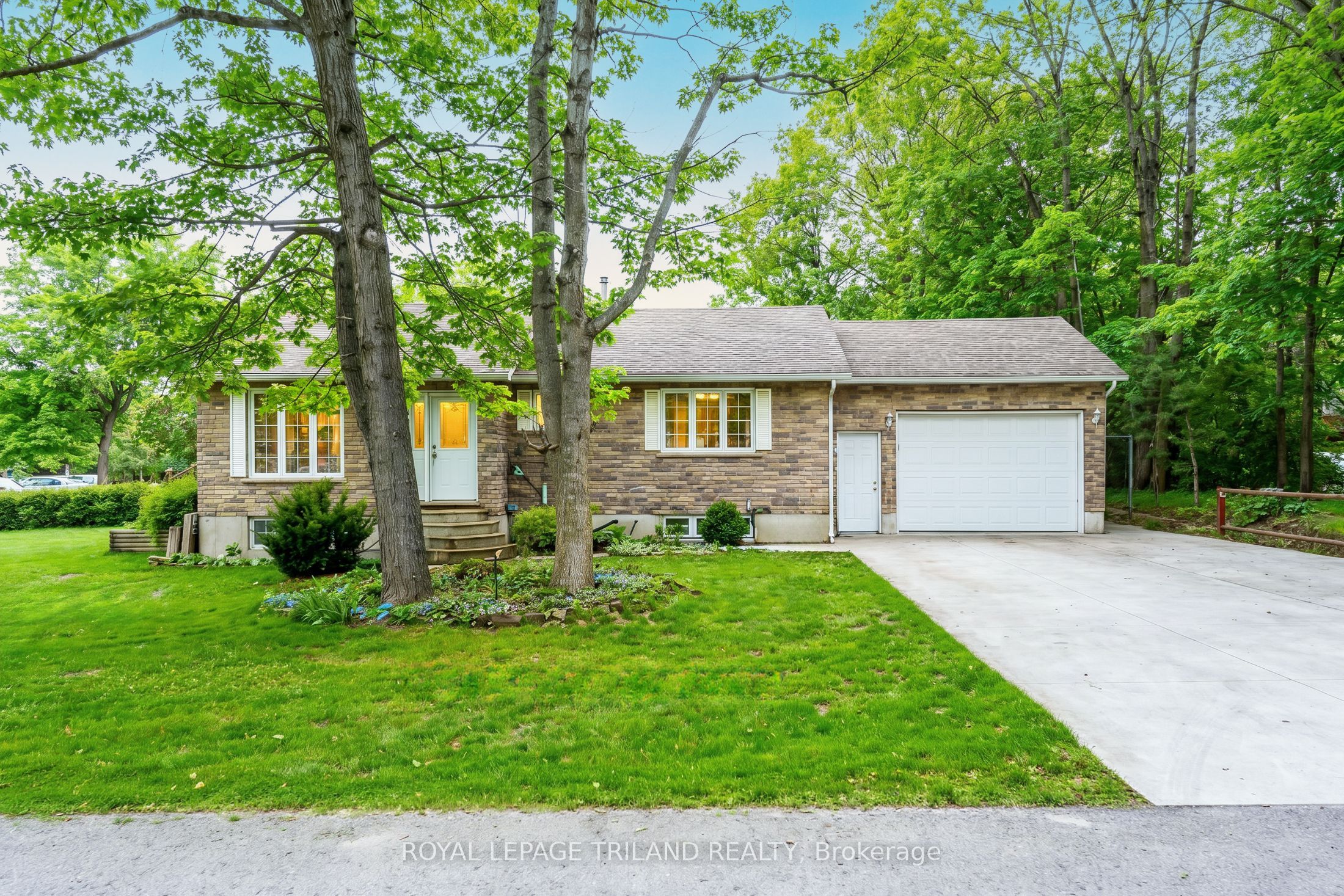 10234 Julie Avenue, Lambton Shores, On N0m 1t0