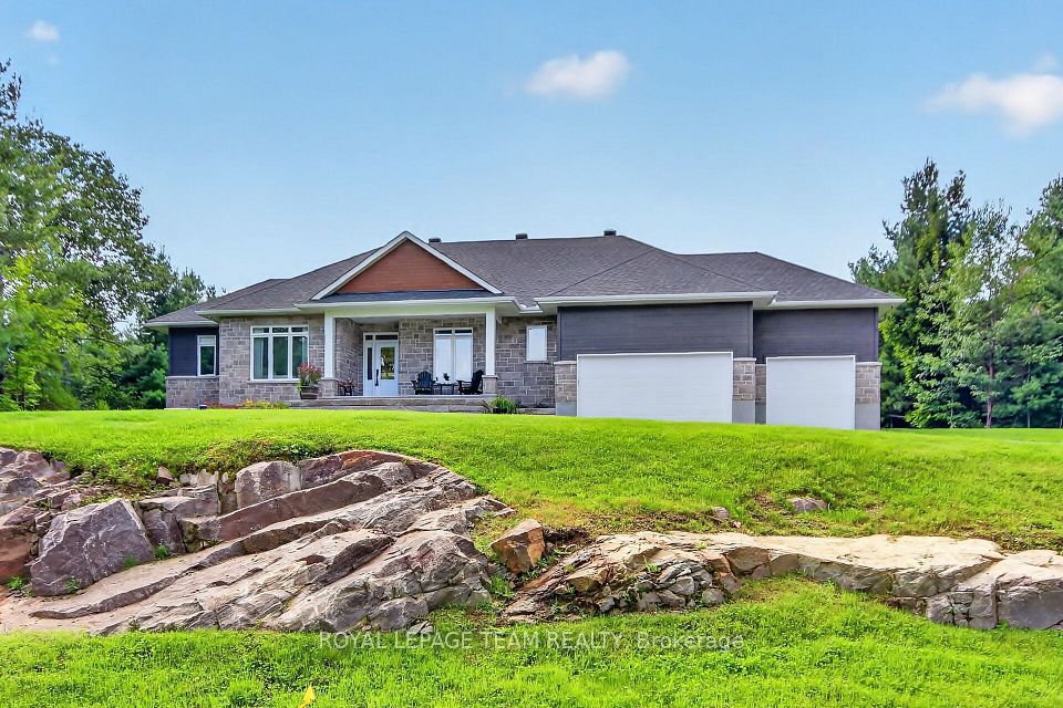 143 Raymond Luhta Crescent, Mcnab/Braeside, On K7s 3g8