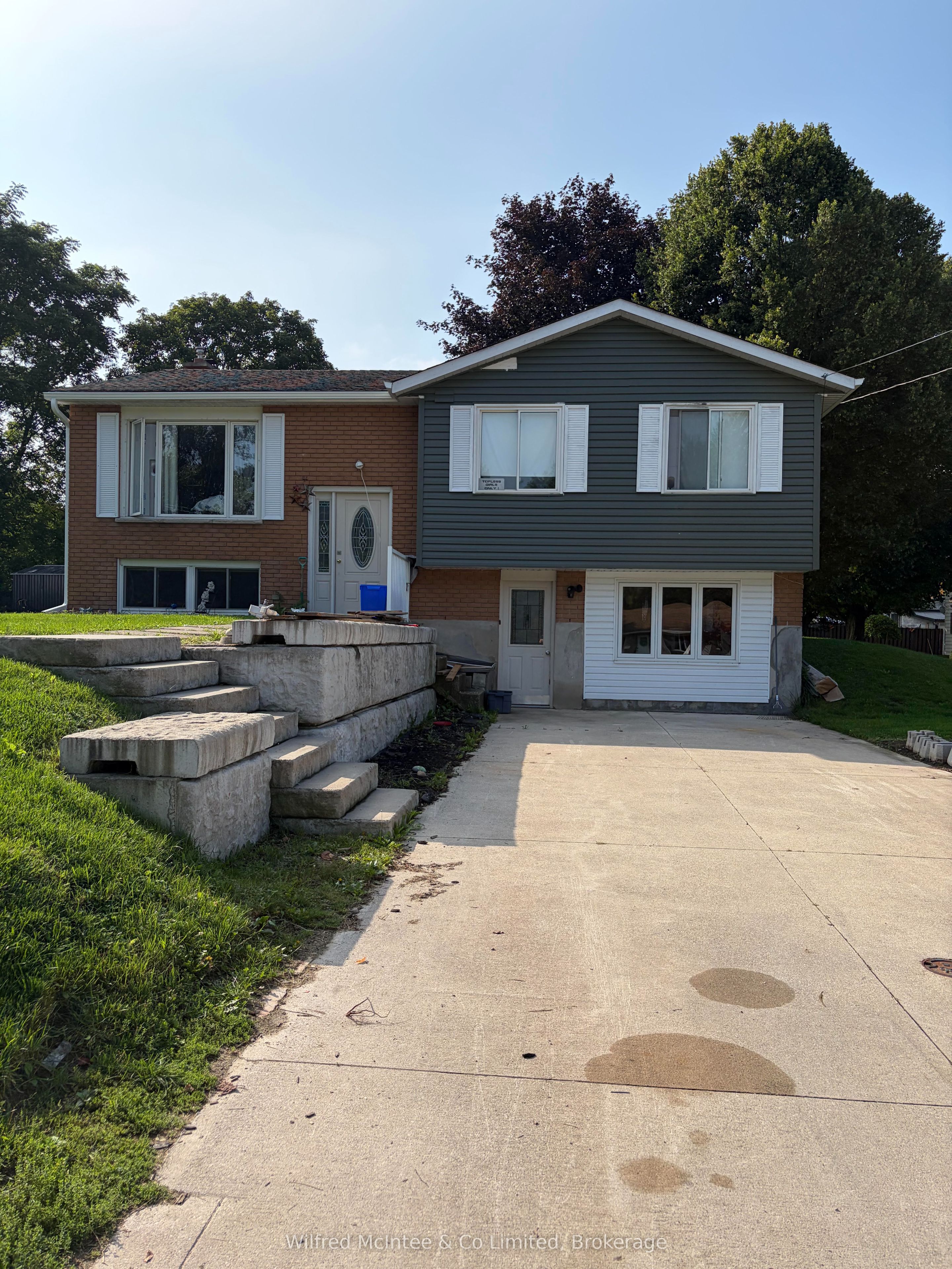 2 Parkview Court, Brockton, On N0g 2v0