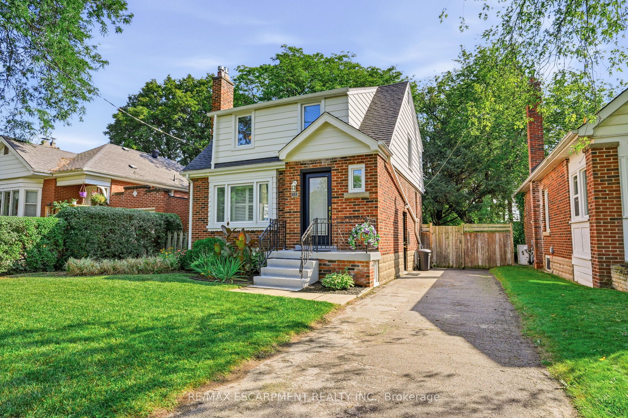13 Allan Avenue, Hamilton, On L9h 4n7