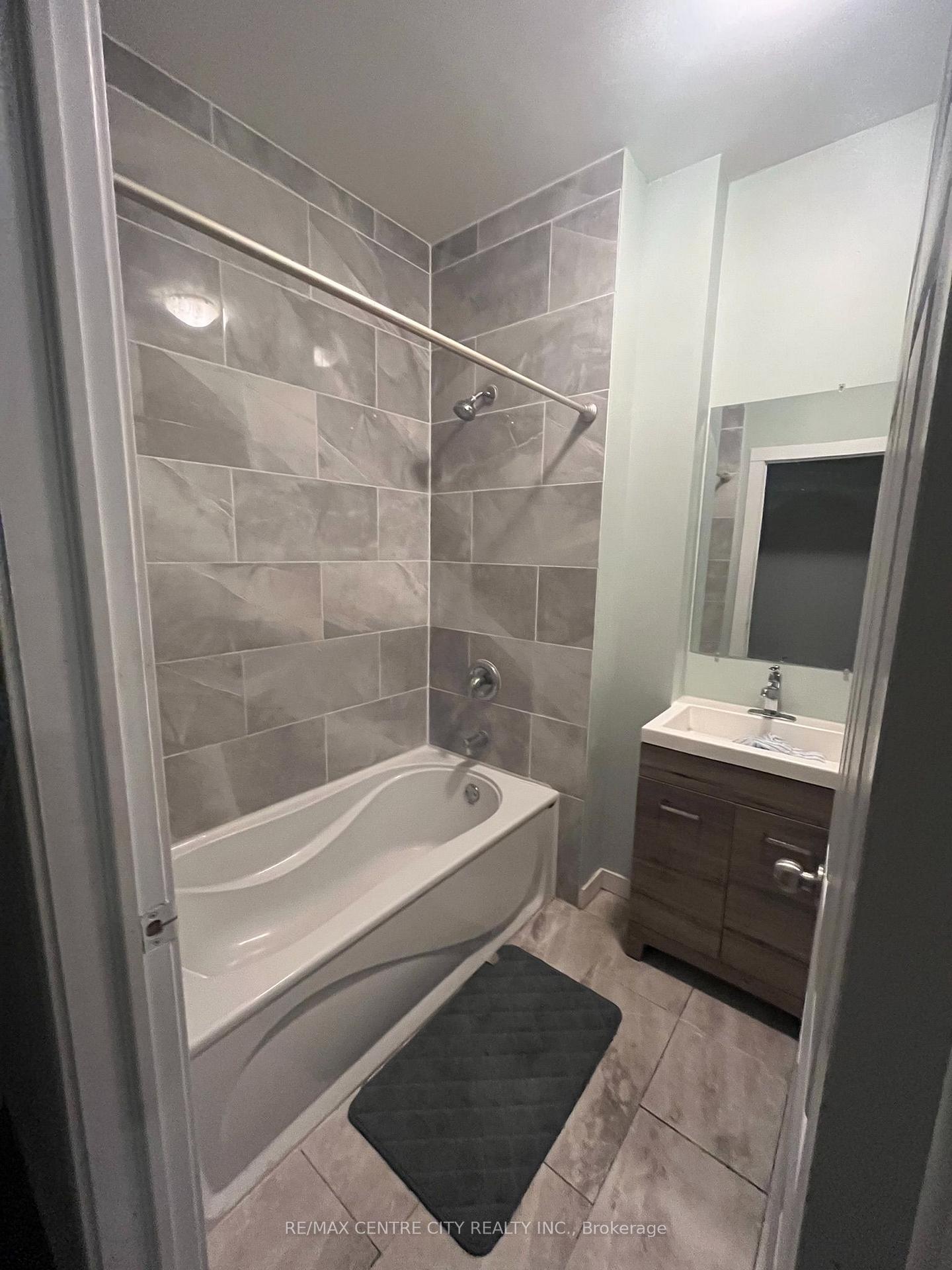 362 Richmond Street 1, London East, On N6a 3c3