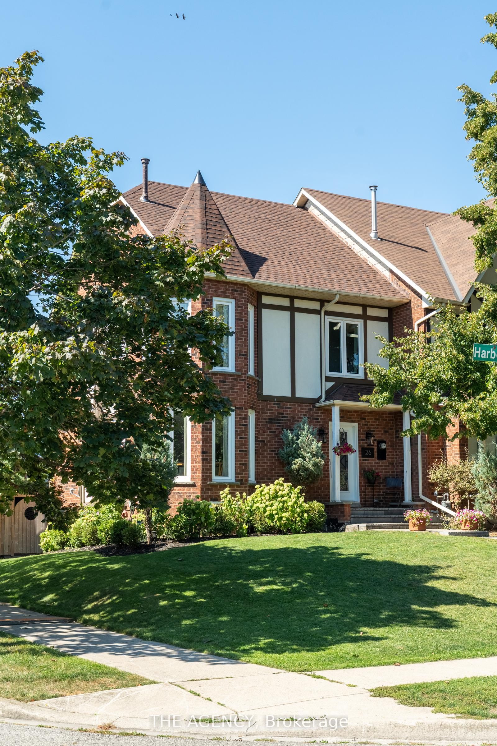 26 Harbour Drive, Hamilton, On L8e 4z5
