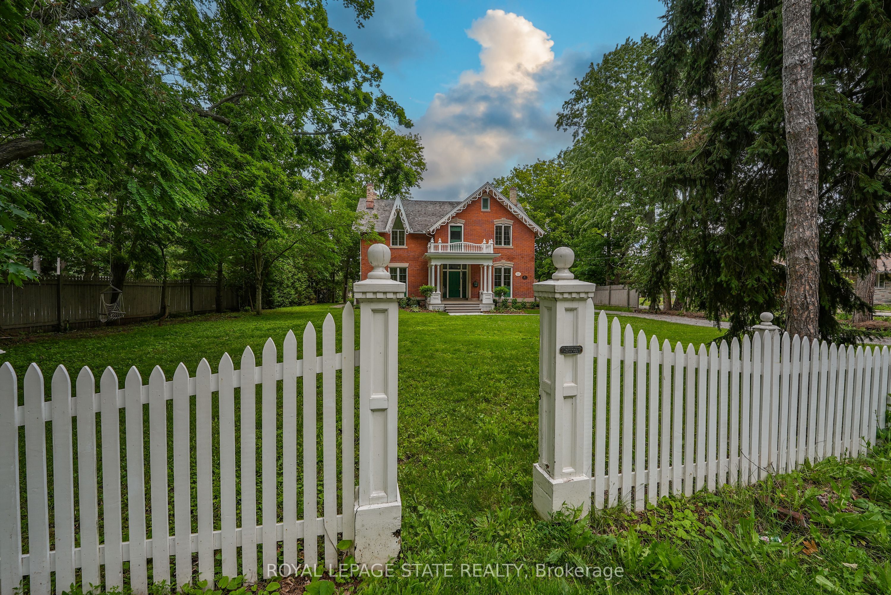 262 Main Street W, Grimsby, On L3m 1s4