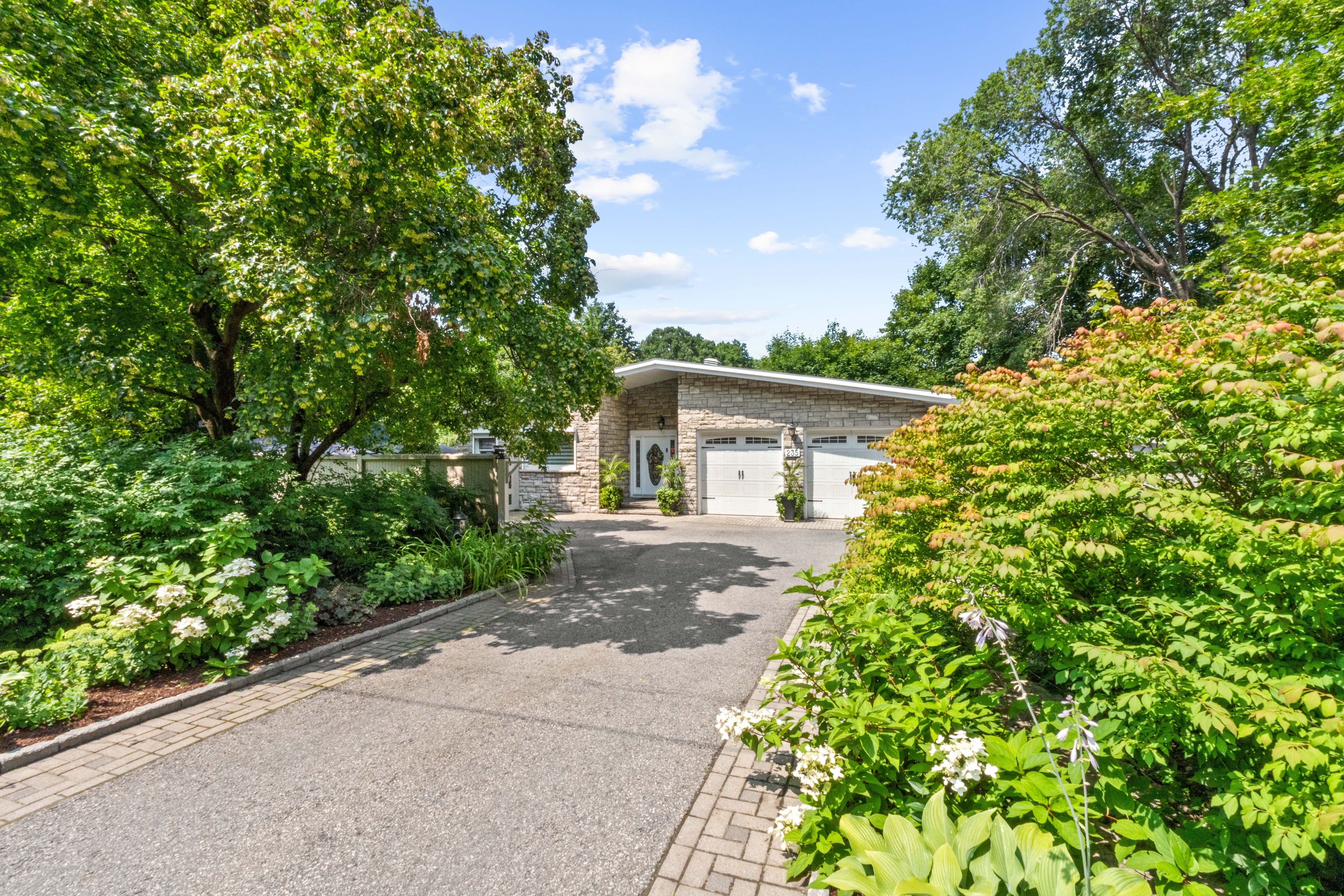 235 Hemlock Road, Rockcliffe Park, On K1m 1k4