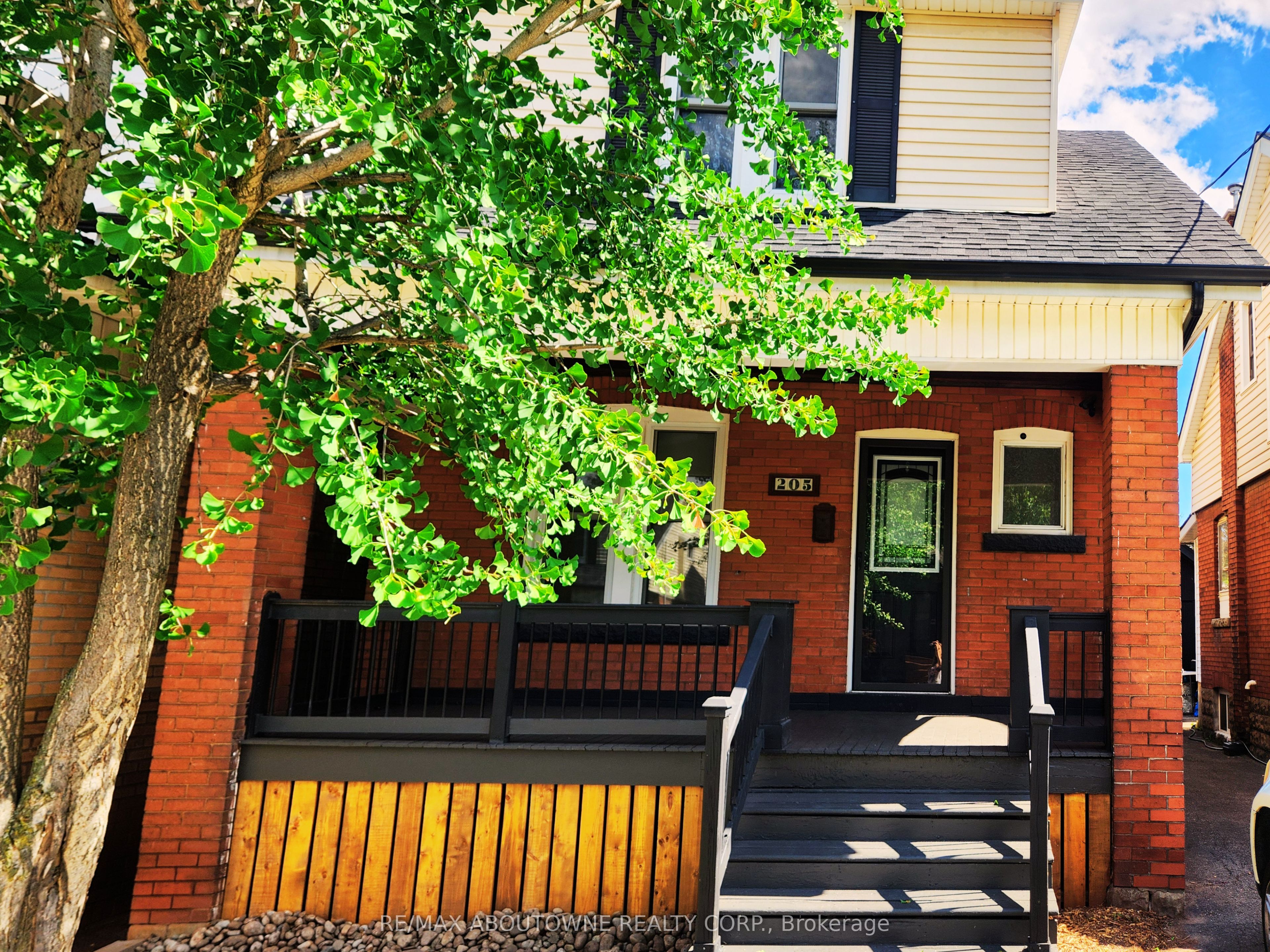 205 Kensington Avenue S, Hamilton, On L8m 3h6