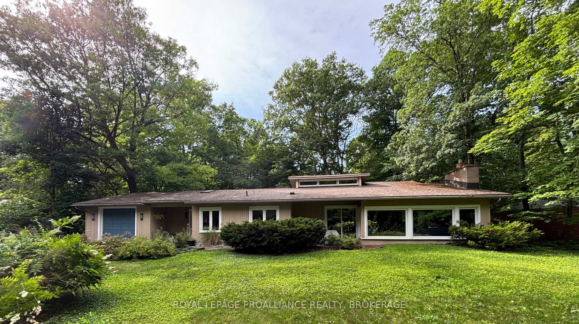 27 Riverside Drive, Kingston, On K7l 4v1